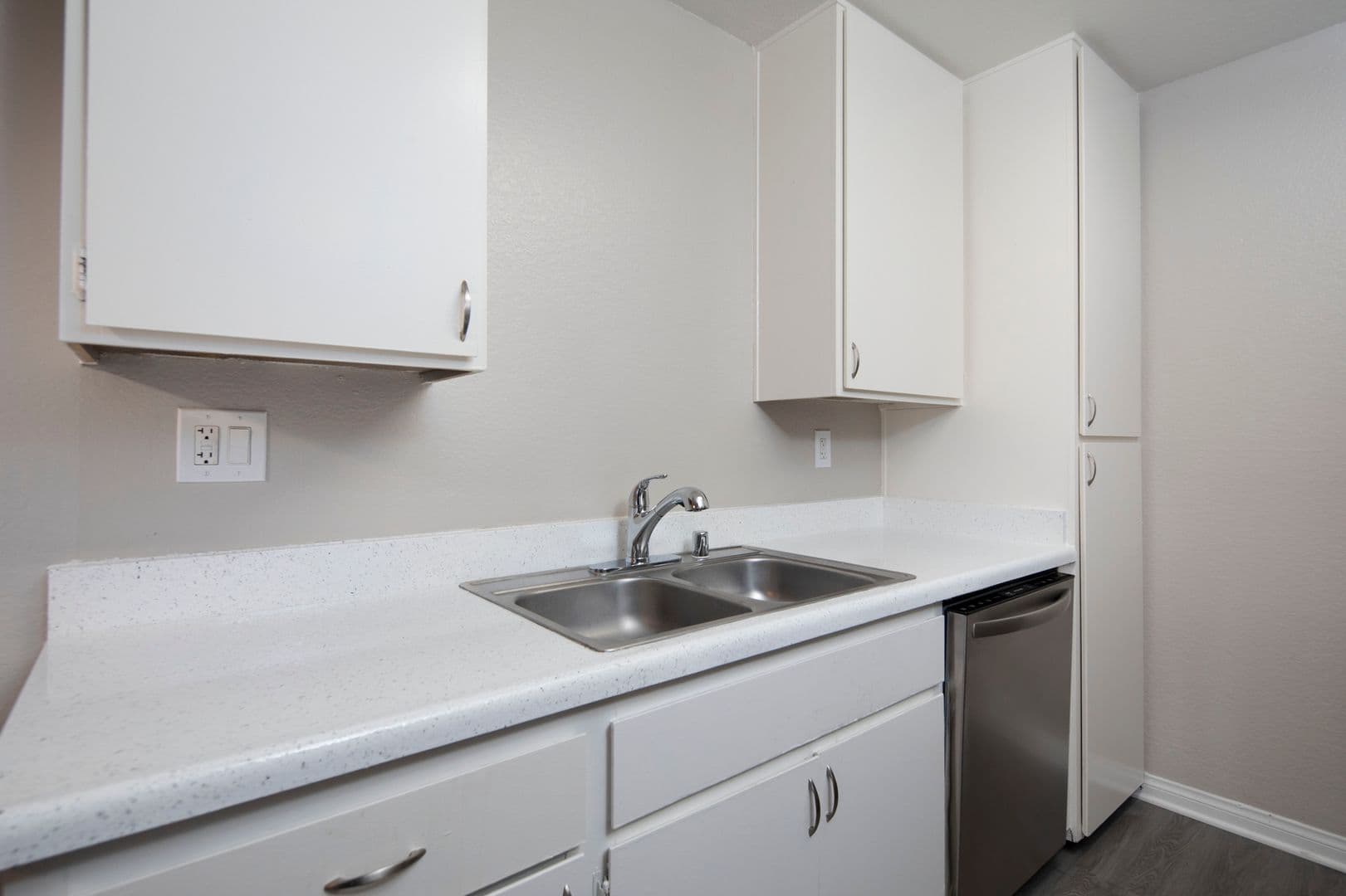 El Cajon Apartment: 8410 Los Coches Rd