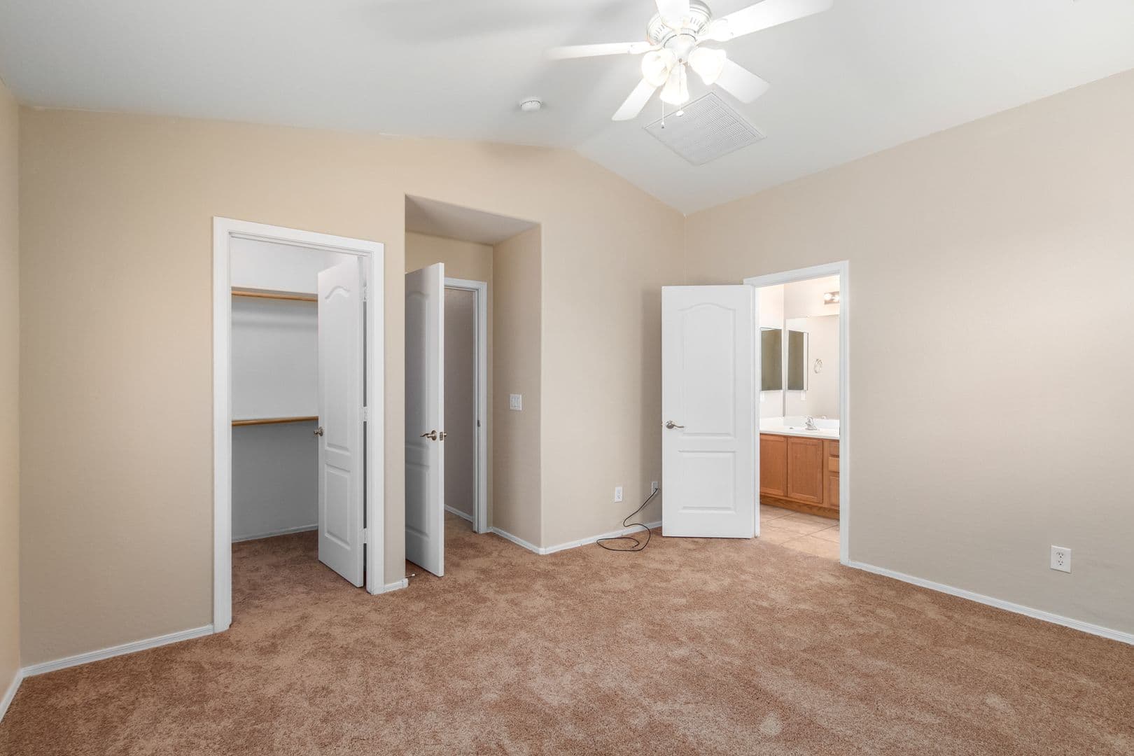 Goodyear House: 946 S 166th Ave