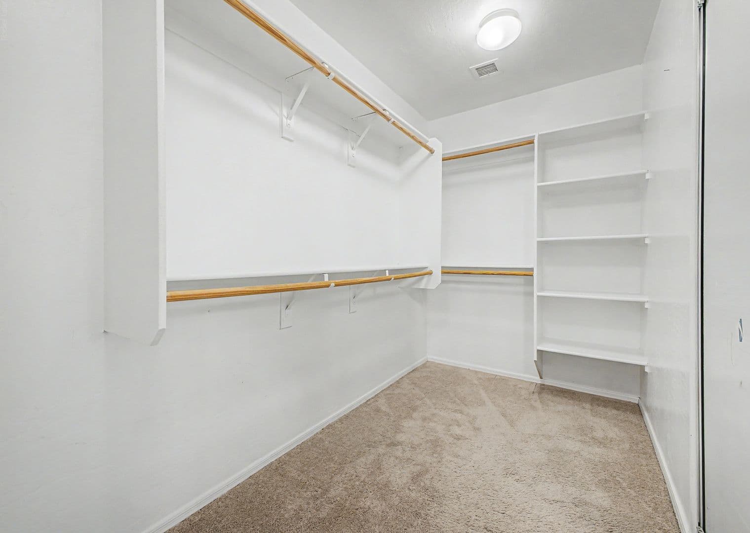 Avondale House: 614 S 111th Dr
