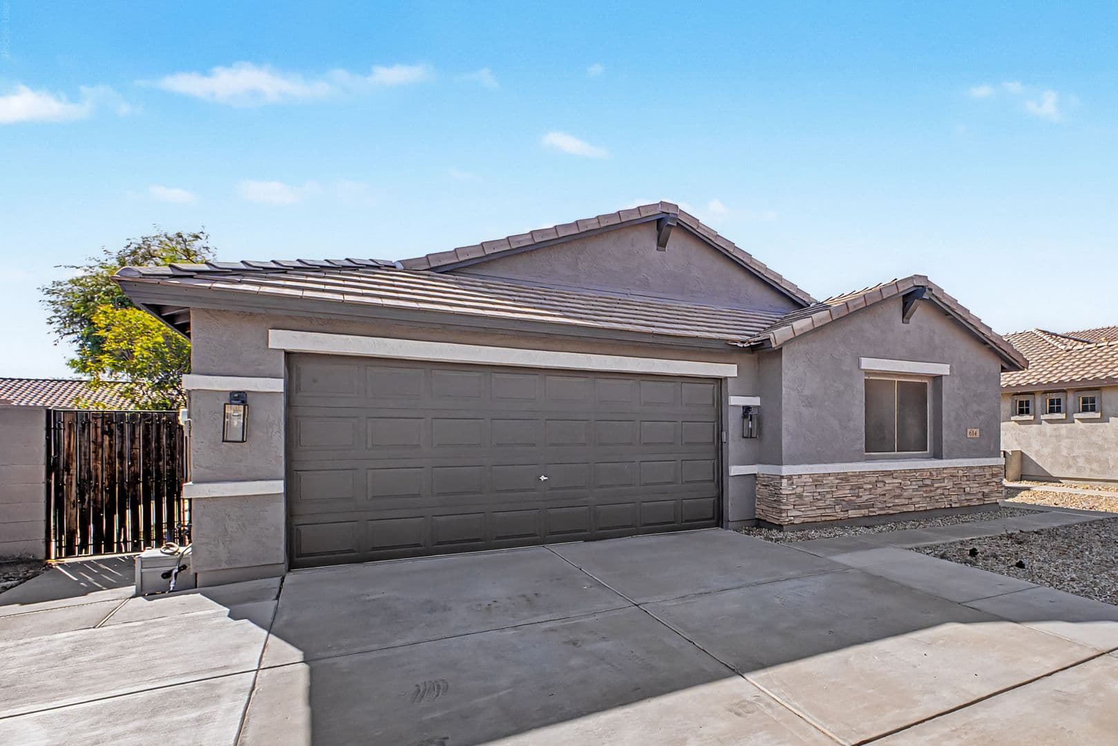 Avondale House: 614 S 111th Dr