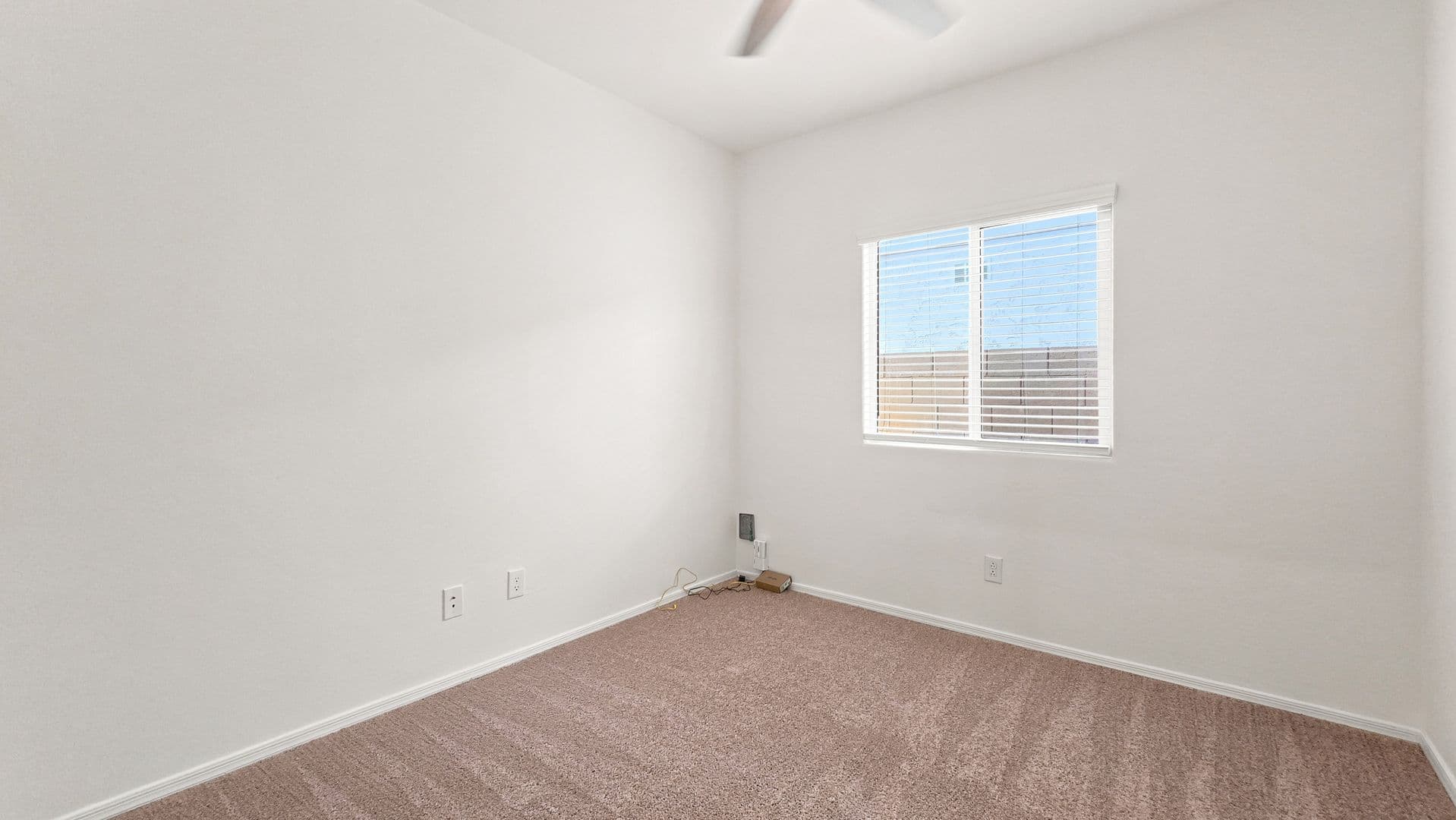 Glendale House: 12736 W Midway Ave