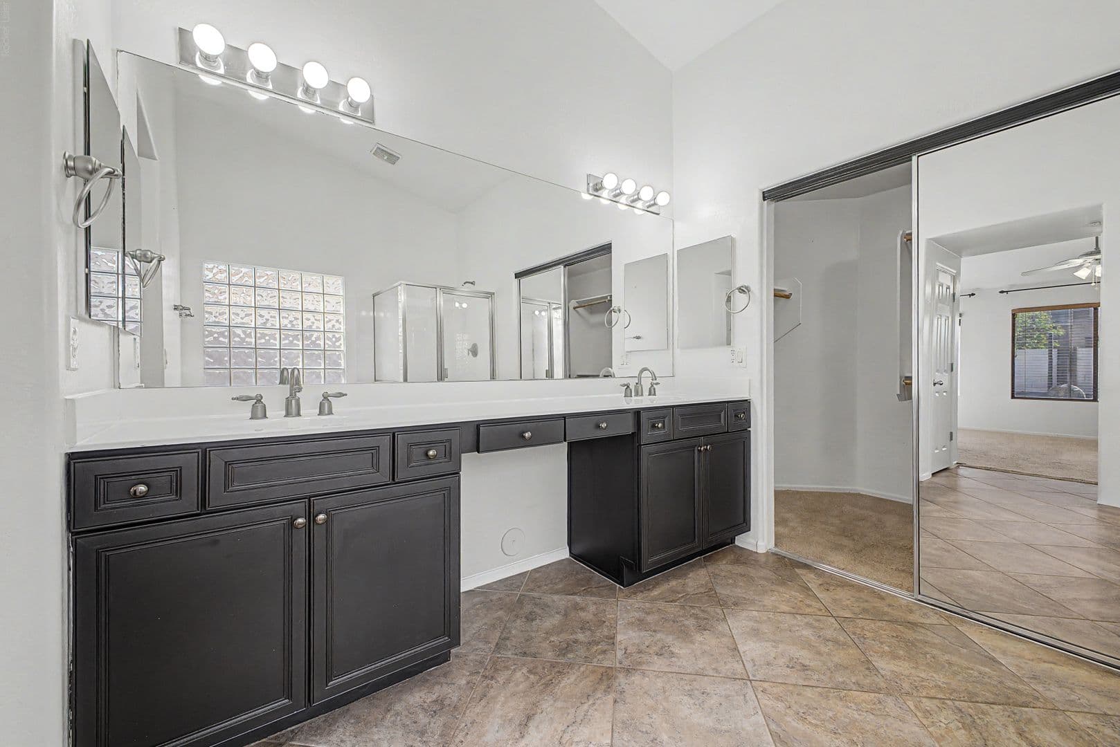 Avondale House: 614 S 111th Dr