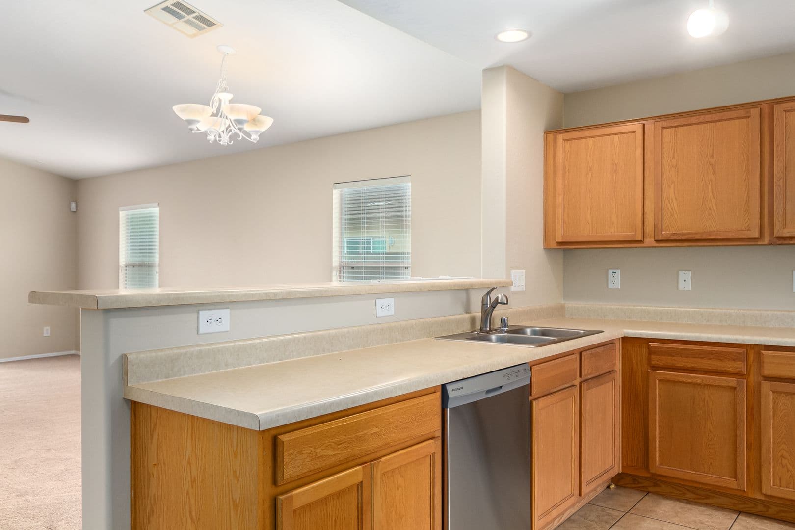 Goodyear House: 946 S 166th Ave