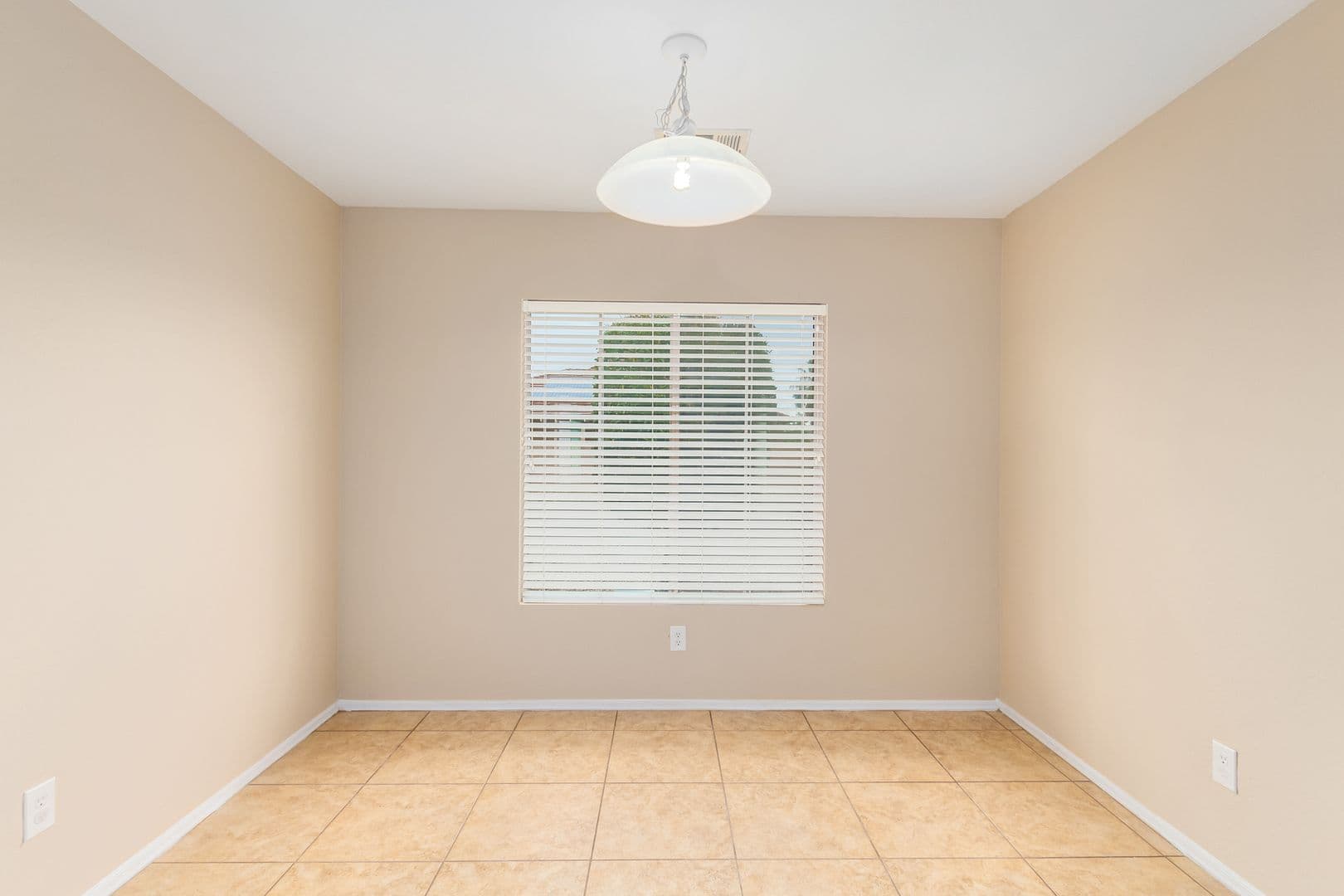 Goodyear House: 946 S 166th Ave