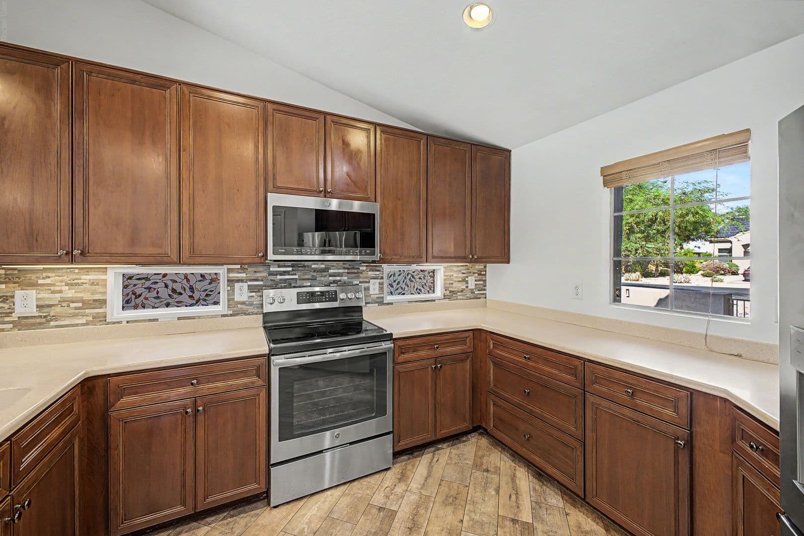 Avondale House: 614 S 111th Dr