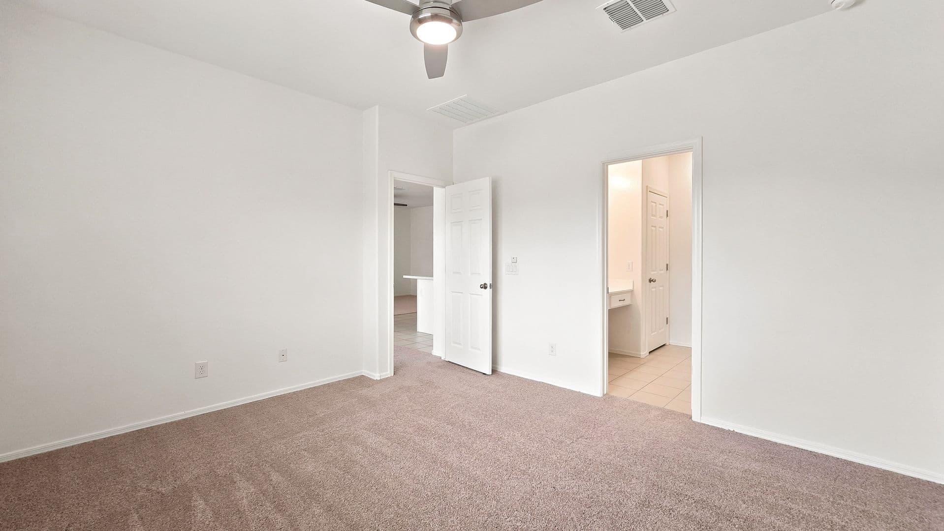 Glendale House: 12736 W Midway Ave