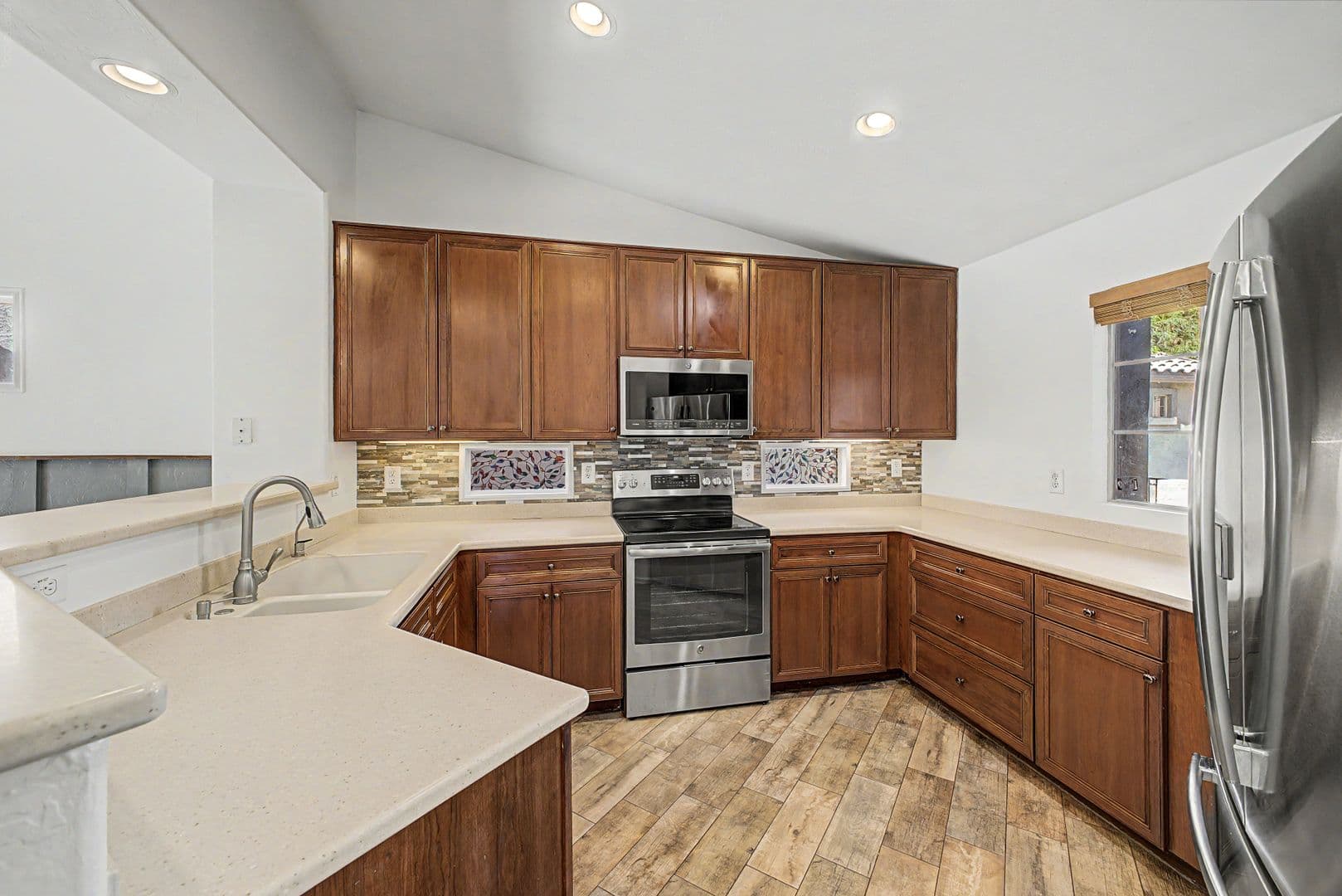 Avondale House: 614 S 111th Dr