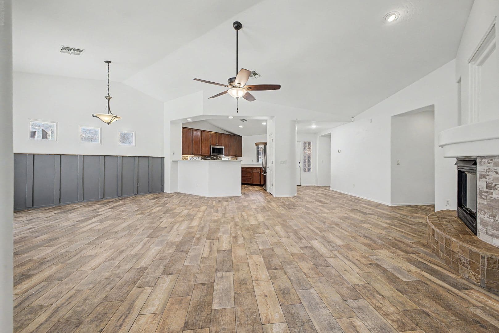 Avondale House: 614 S 111th Dr