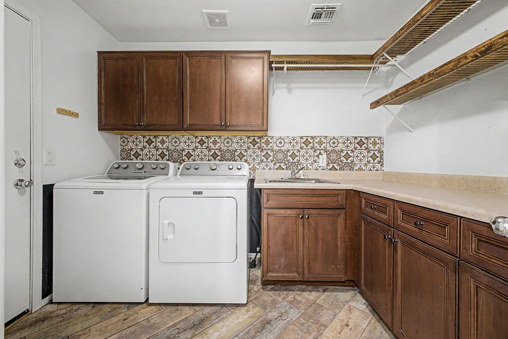 Avondale House: 614 S 111th Dr