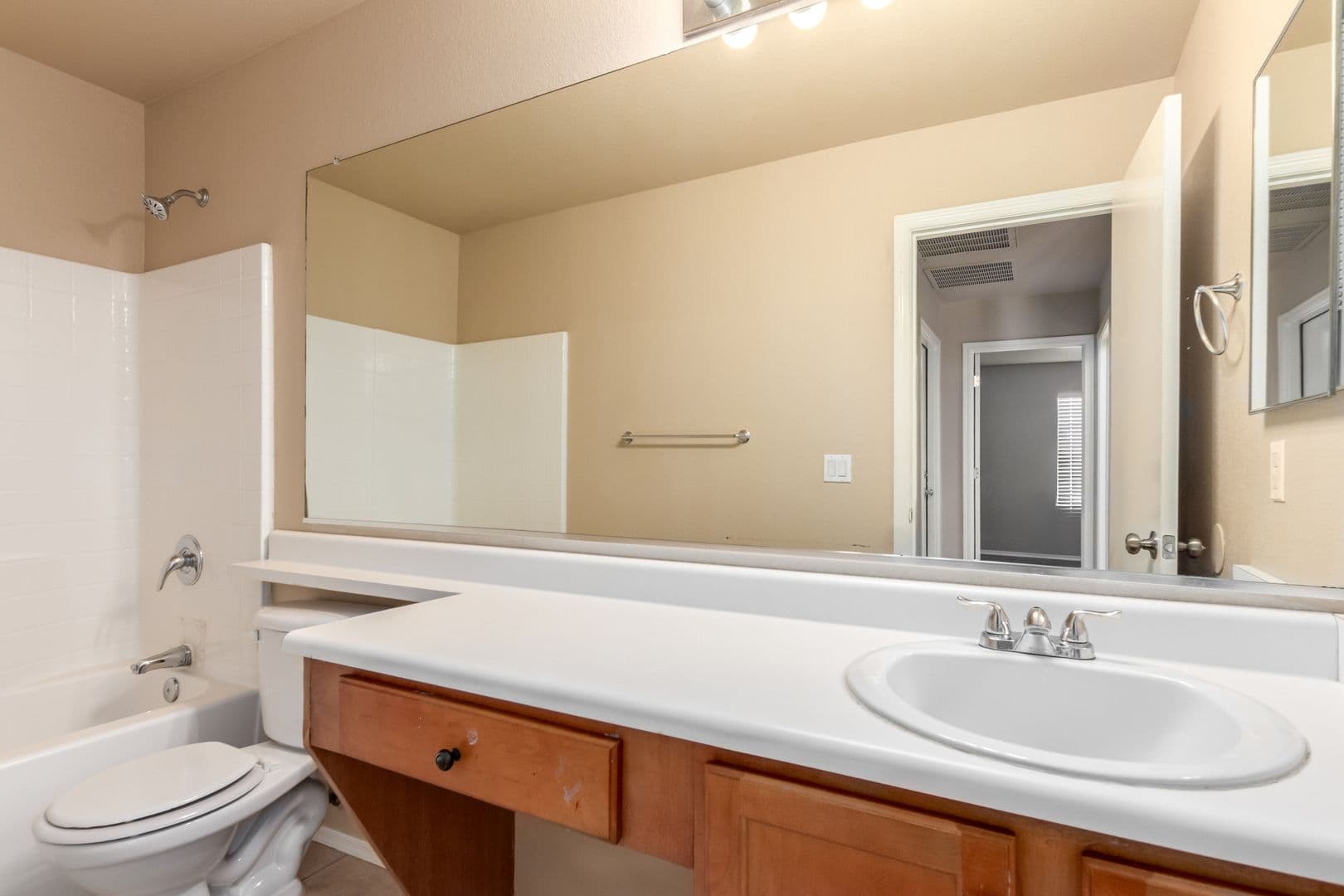 Buckeye House: 1621 E Ash Ave