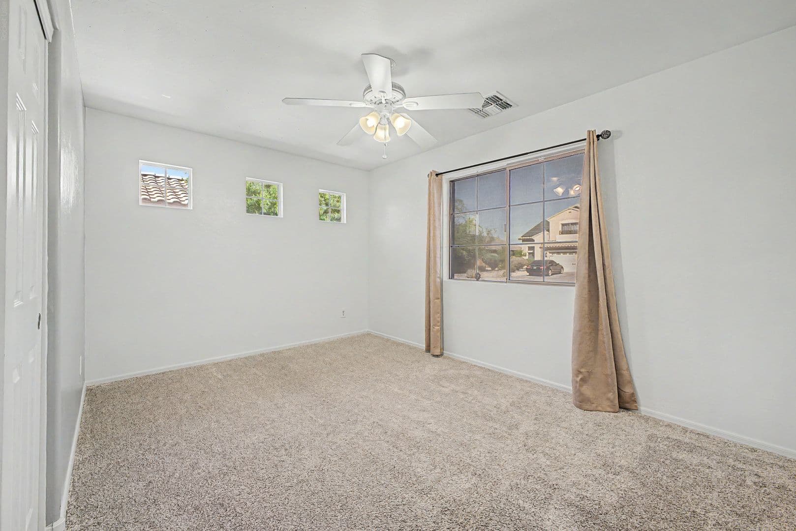 Avondale House: 614 S 111th Dr