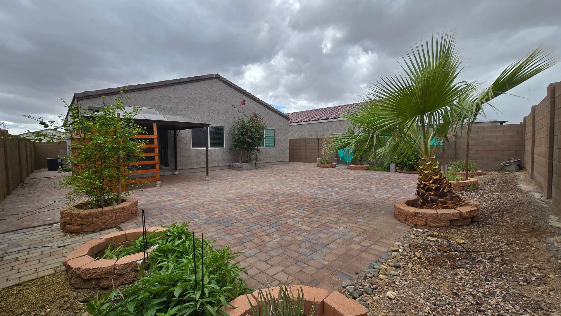 Glendale House: 12736 W Midway Ave