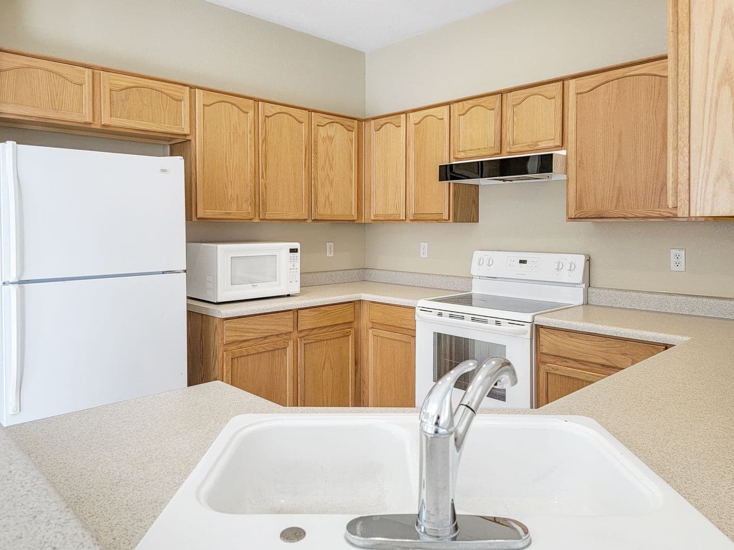 Goodyear House: 14173 W Weldon Ave