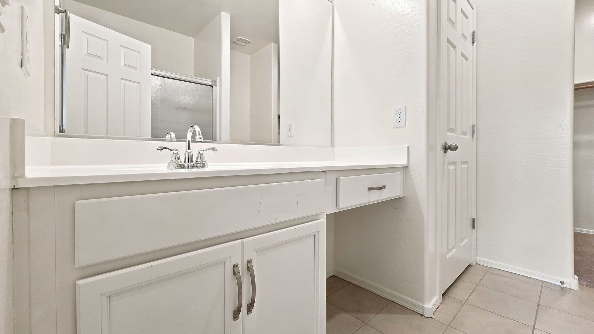 Glendale House: 12736 W Midway Ave