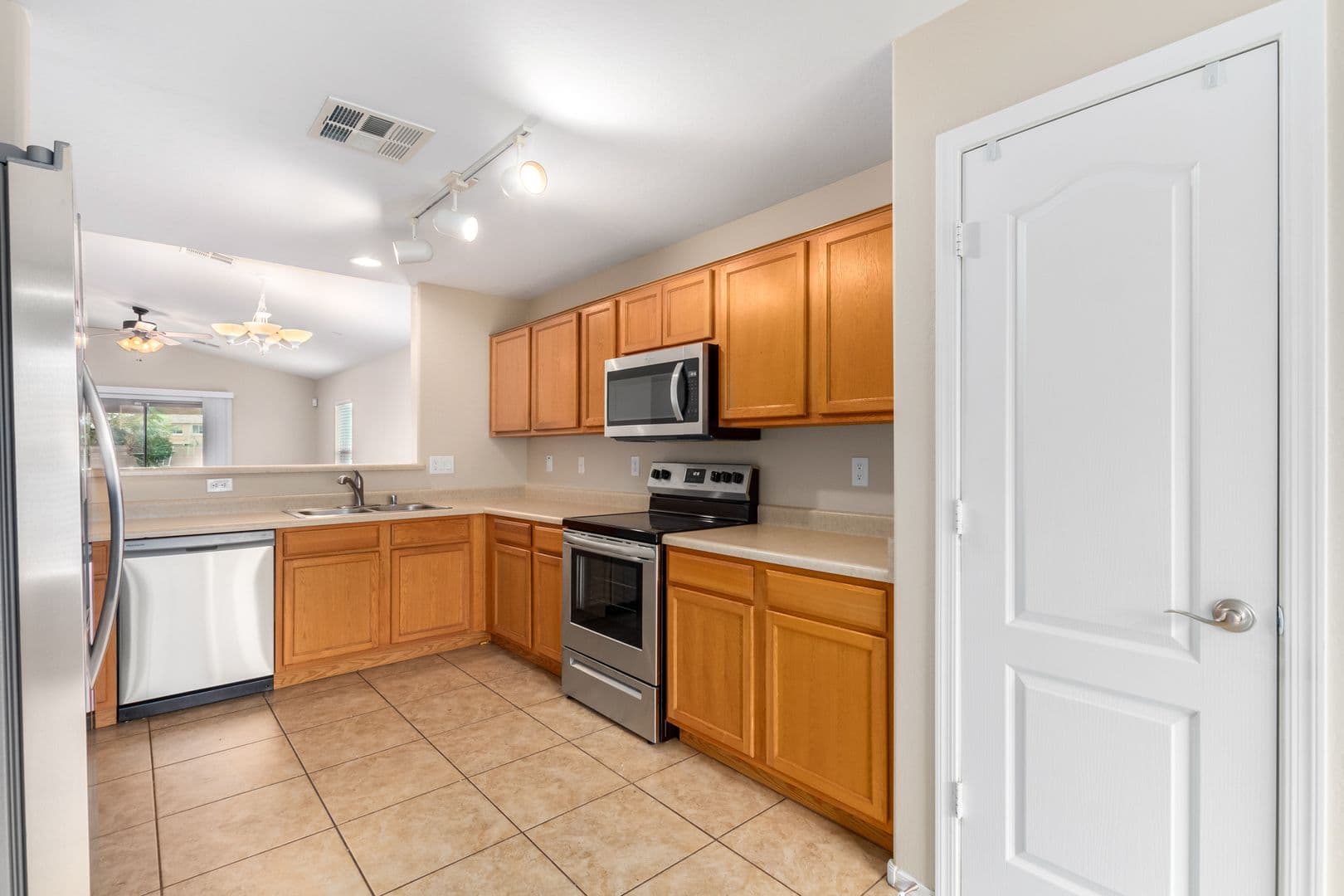 Goodyear House: 946 S 166th Ave