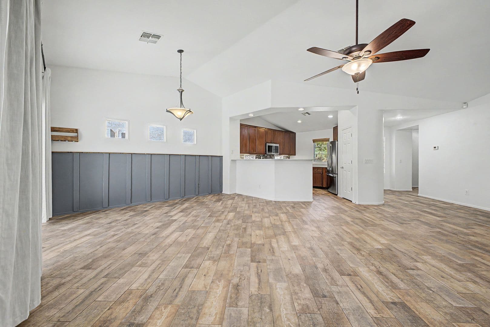 Avondale House: 614 S 111th Dr