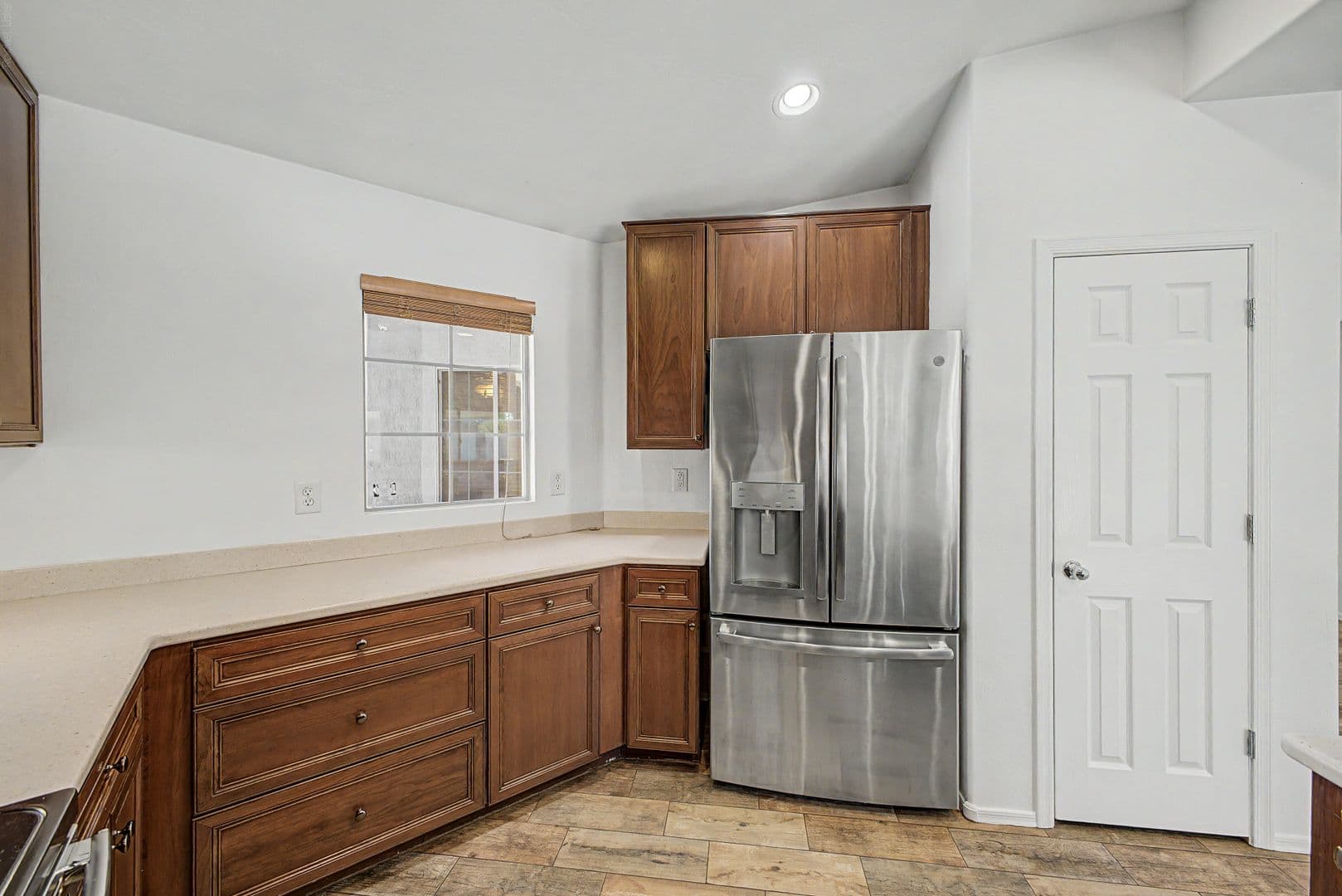 Avondale House: 614 S 111th Dr