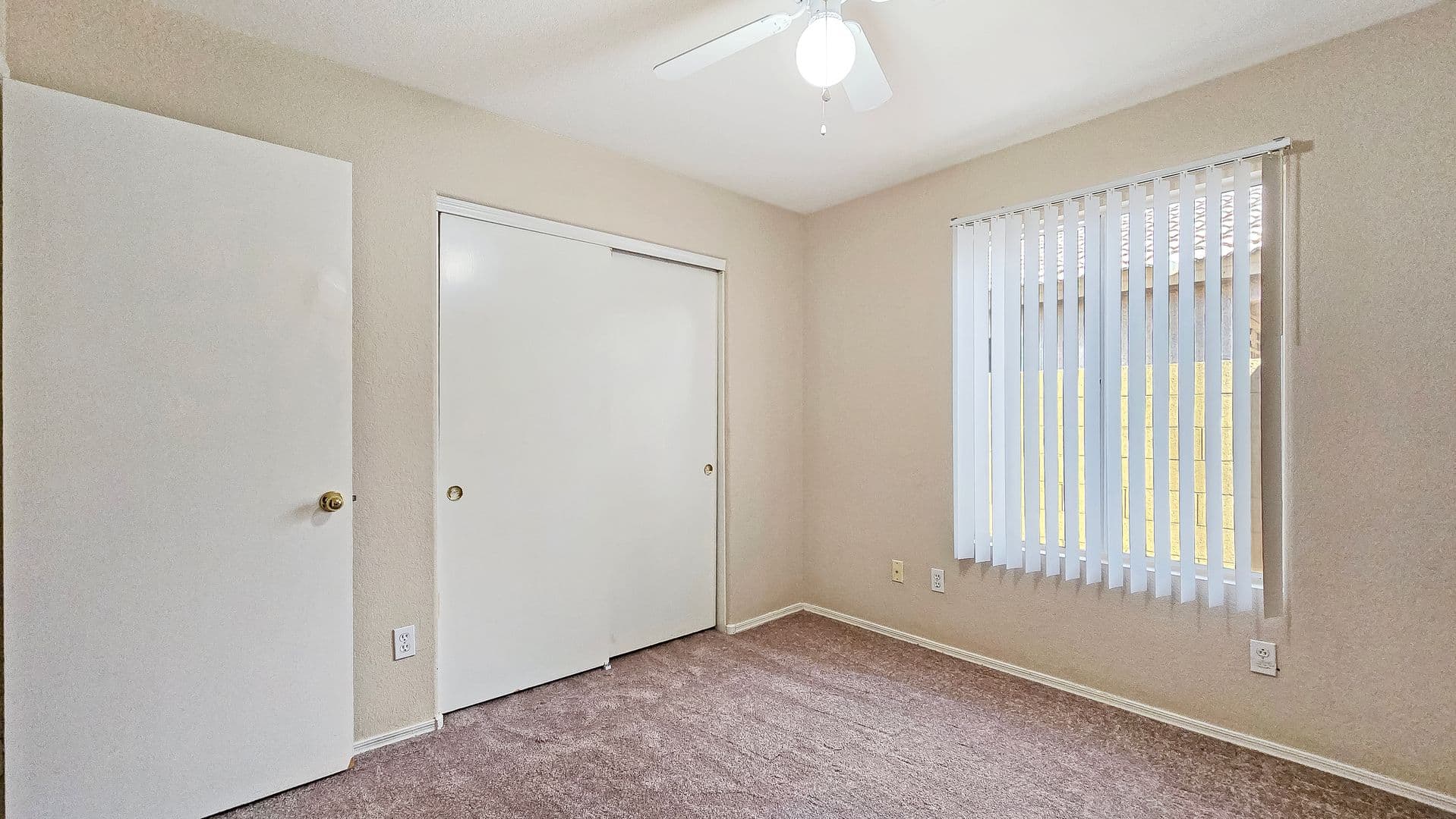 Glendale House: 10454 W Pasadena Ave