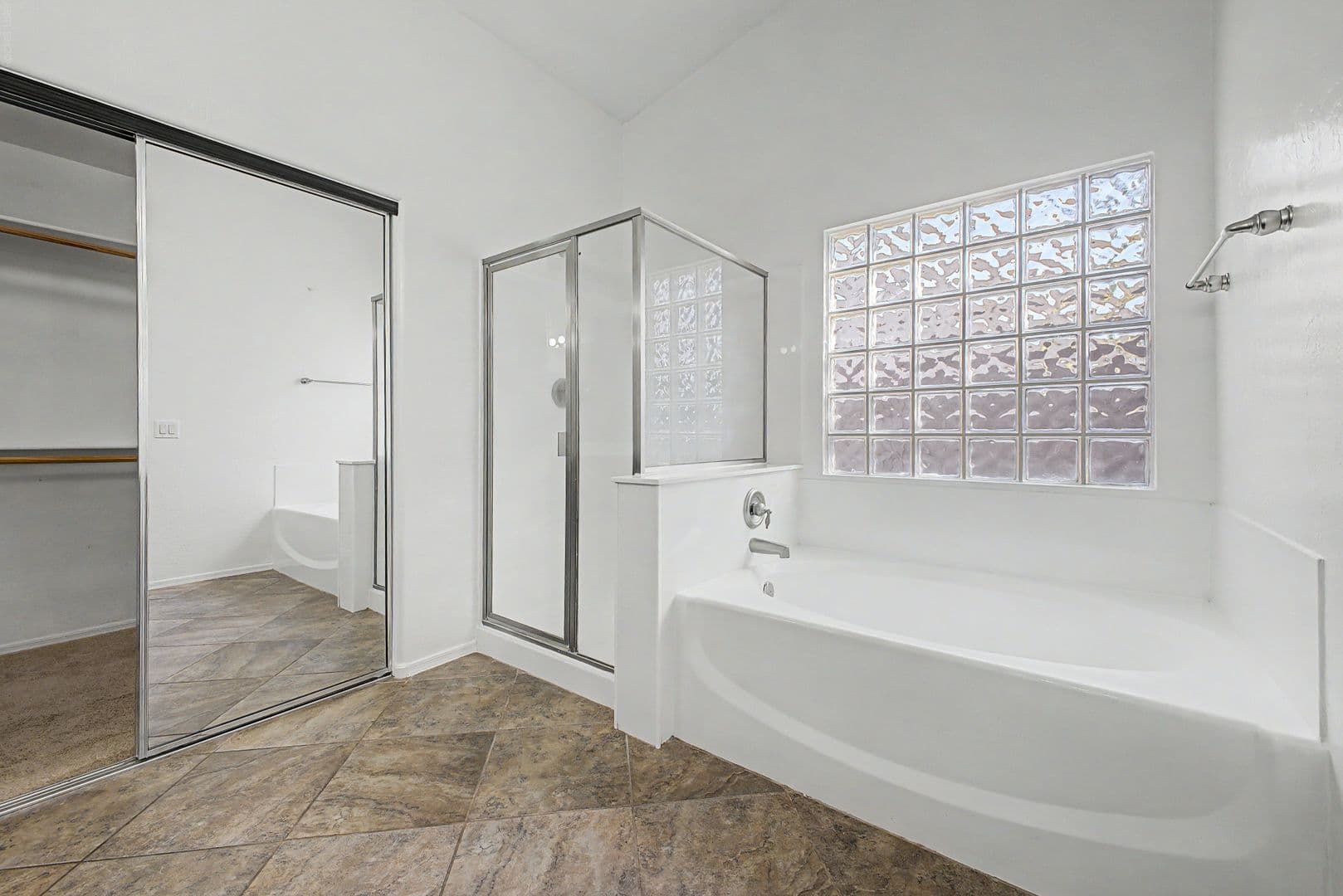 Avondale House: 614 S 111th Dr