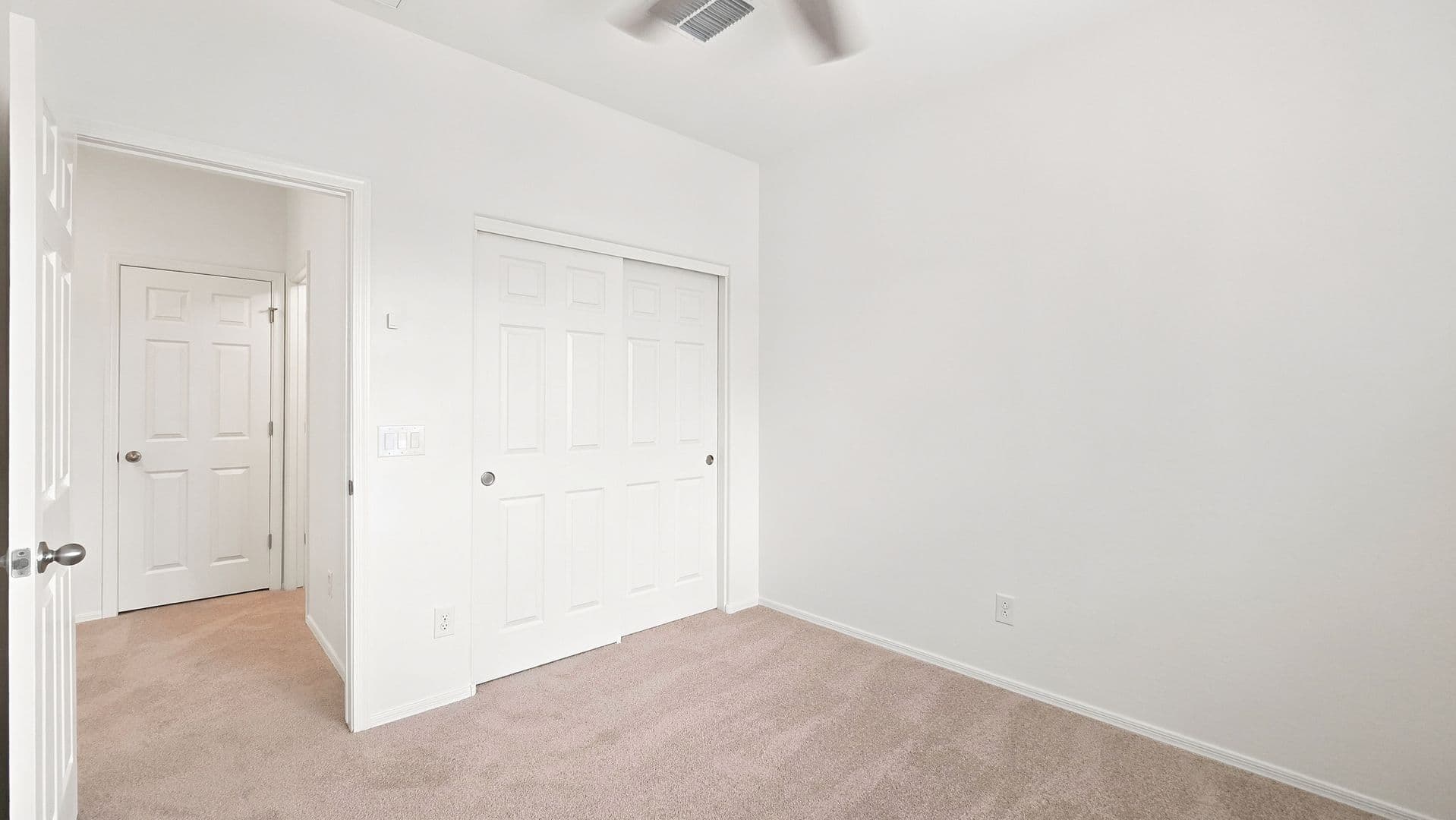 Glendale House: 12736 W Midway Ave