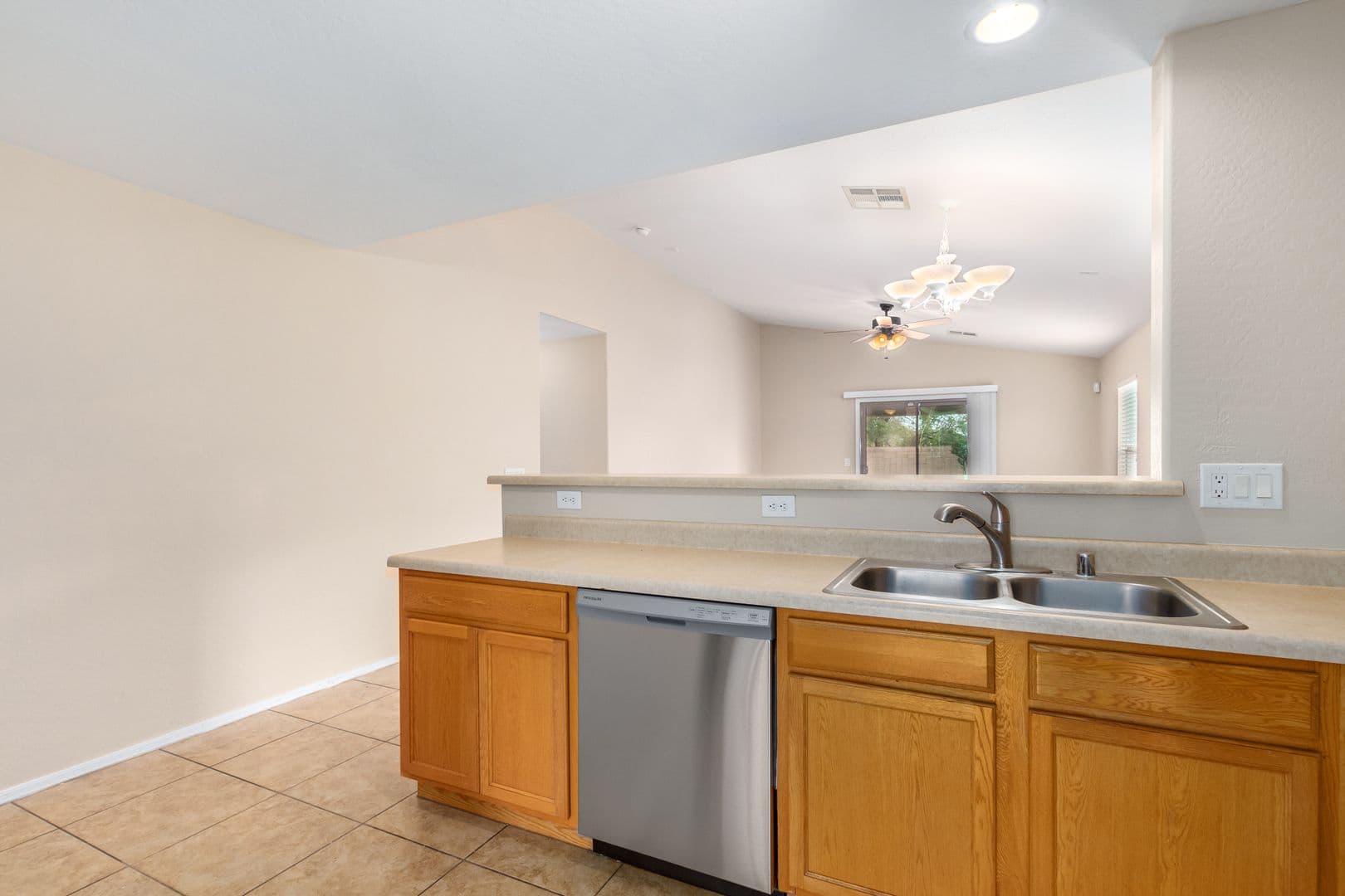 Goodyear House: 946 S 166th Ave