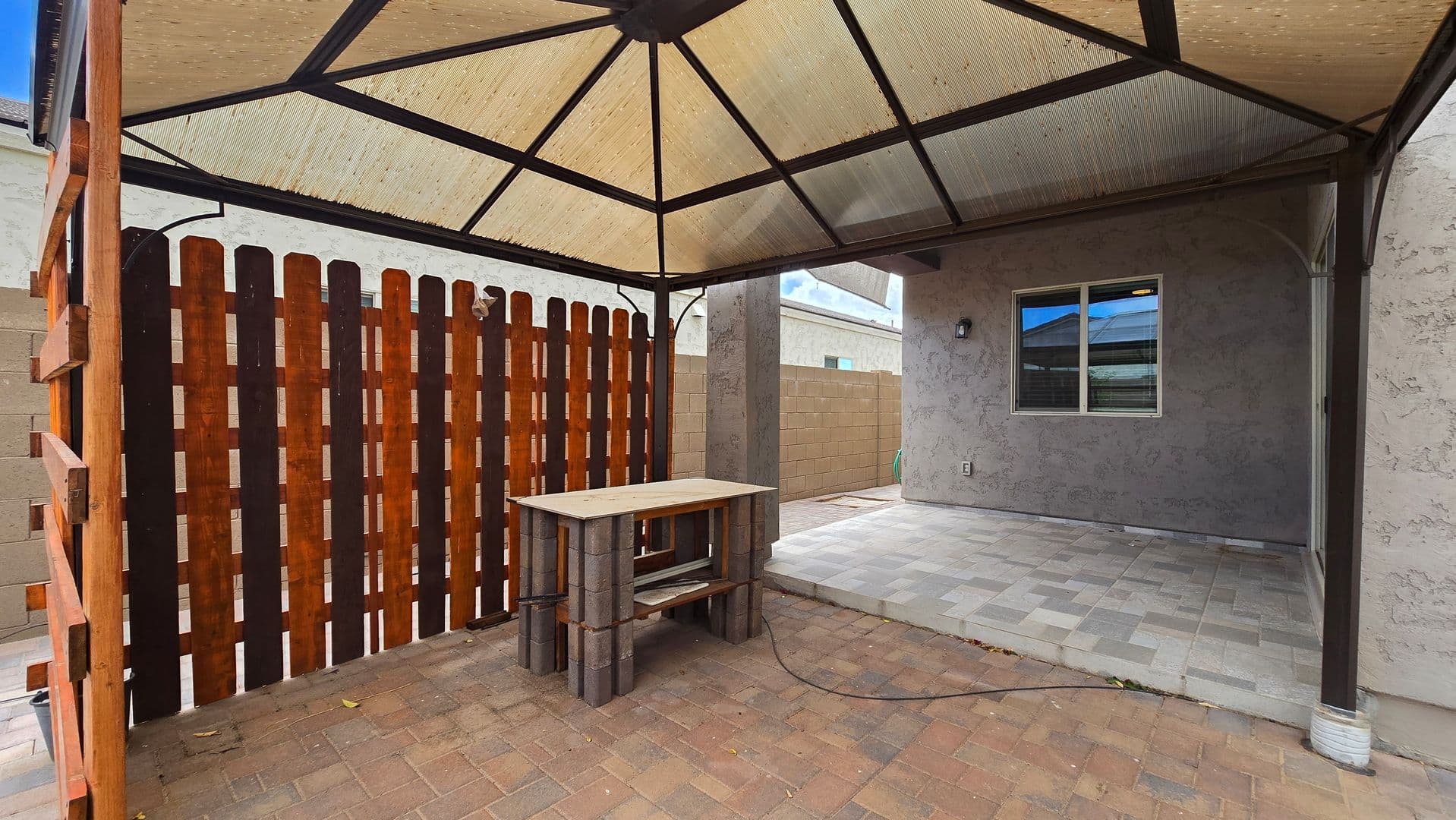 Glendale House: 12736 W Midway Ave