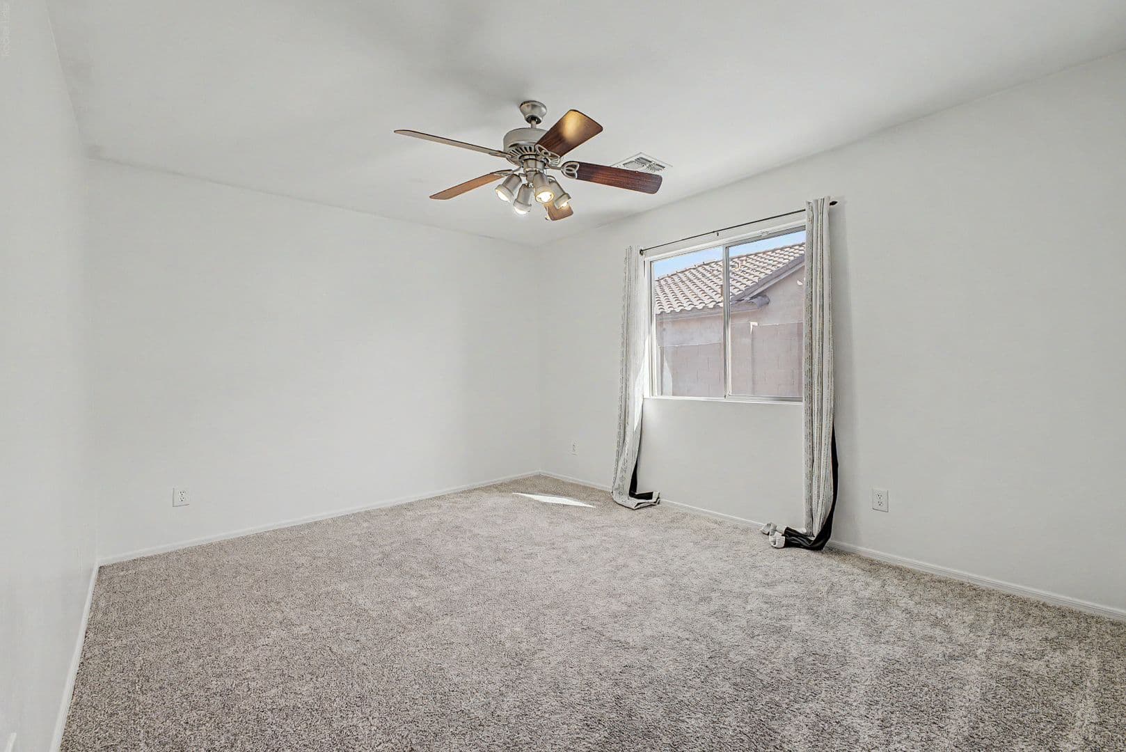 Avondale House: 614 S 111th Dr