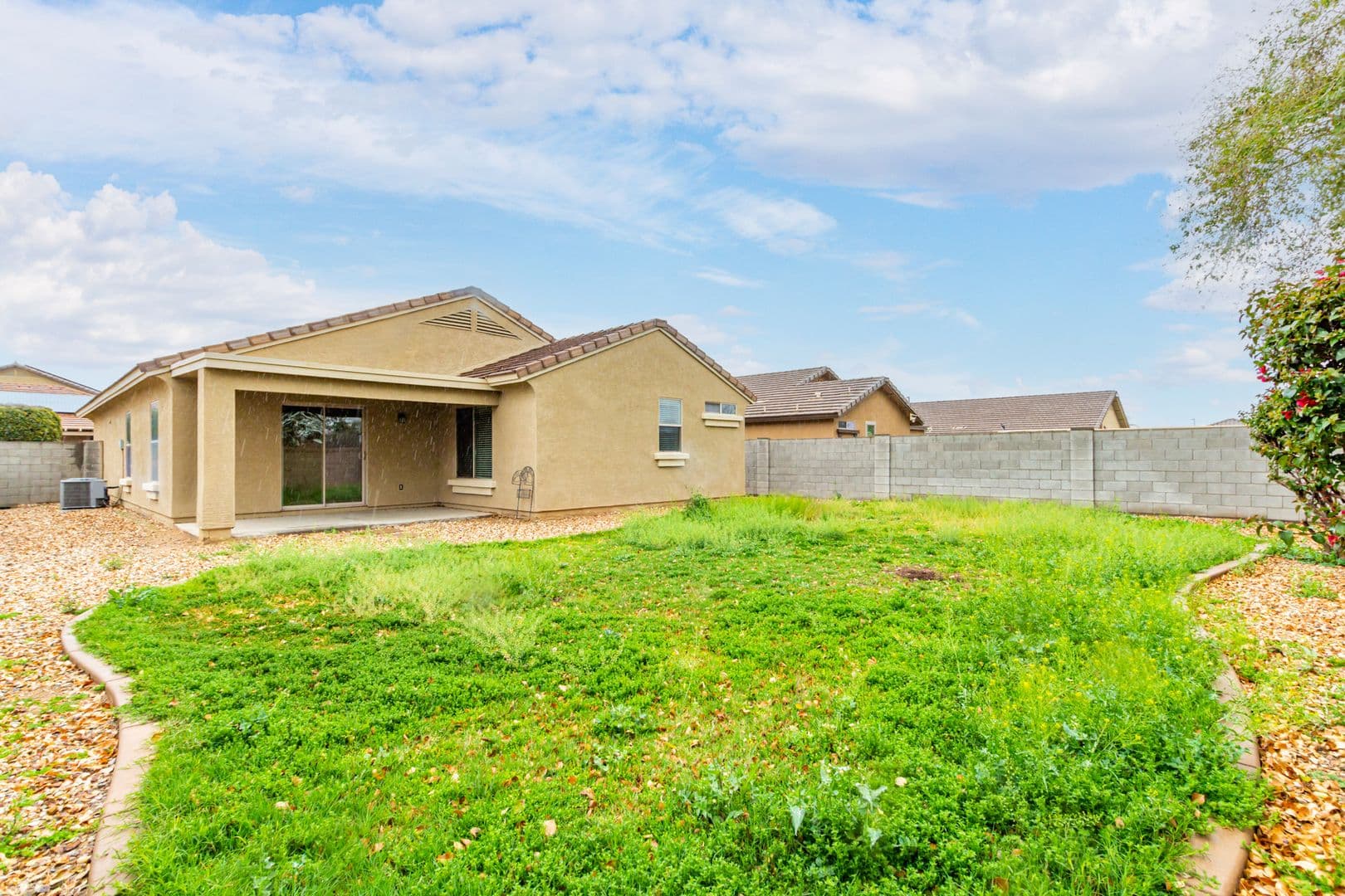 Goodyear House: 946 S 166th Ave