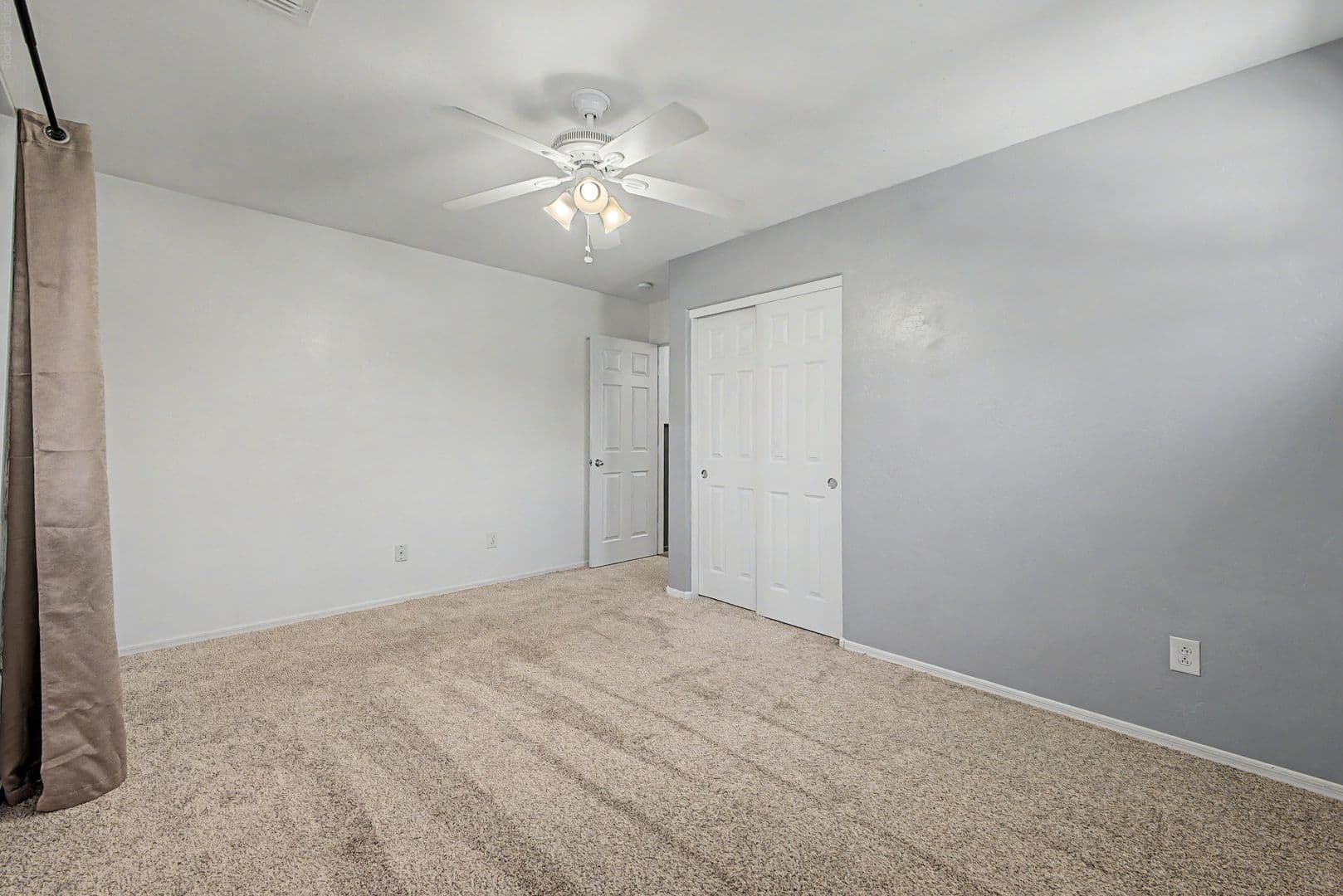 Avondale House: 614 S 111th Dr