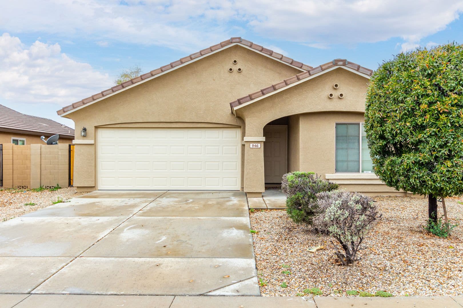 Goodyear House: 946 S 166th Ave