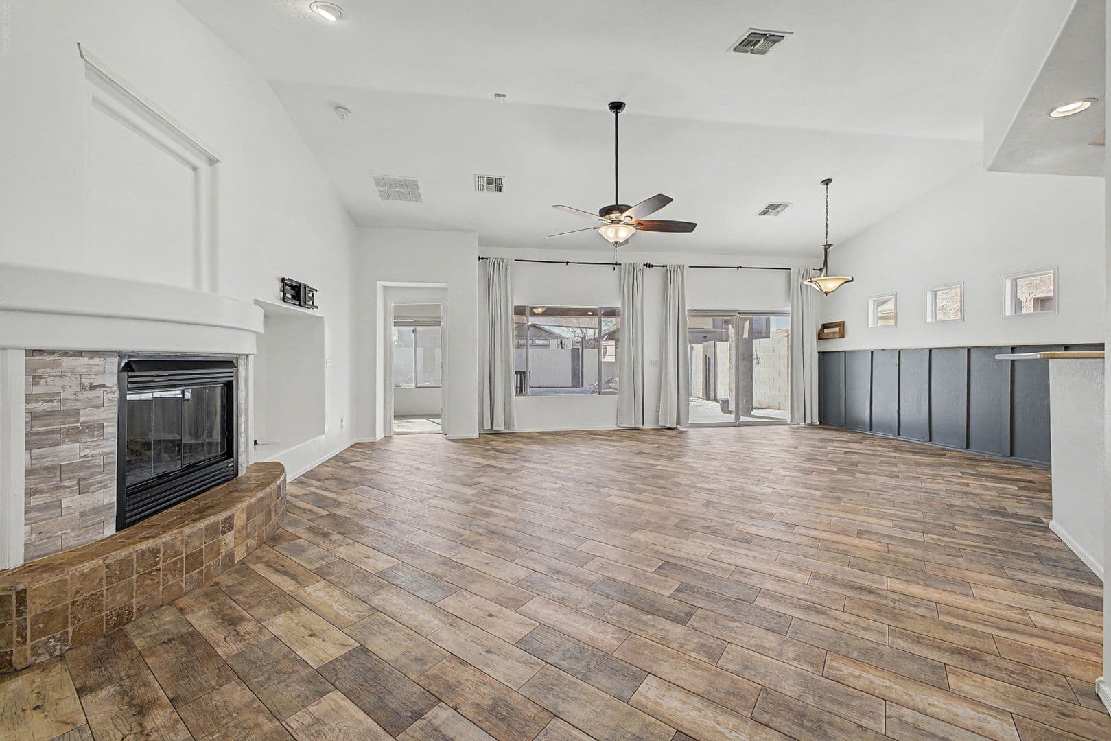 Avondale House: 614 S 111th Dr