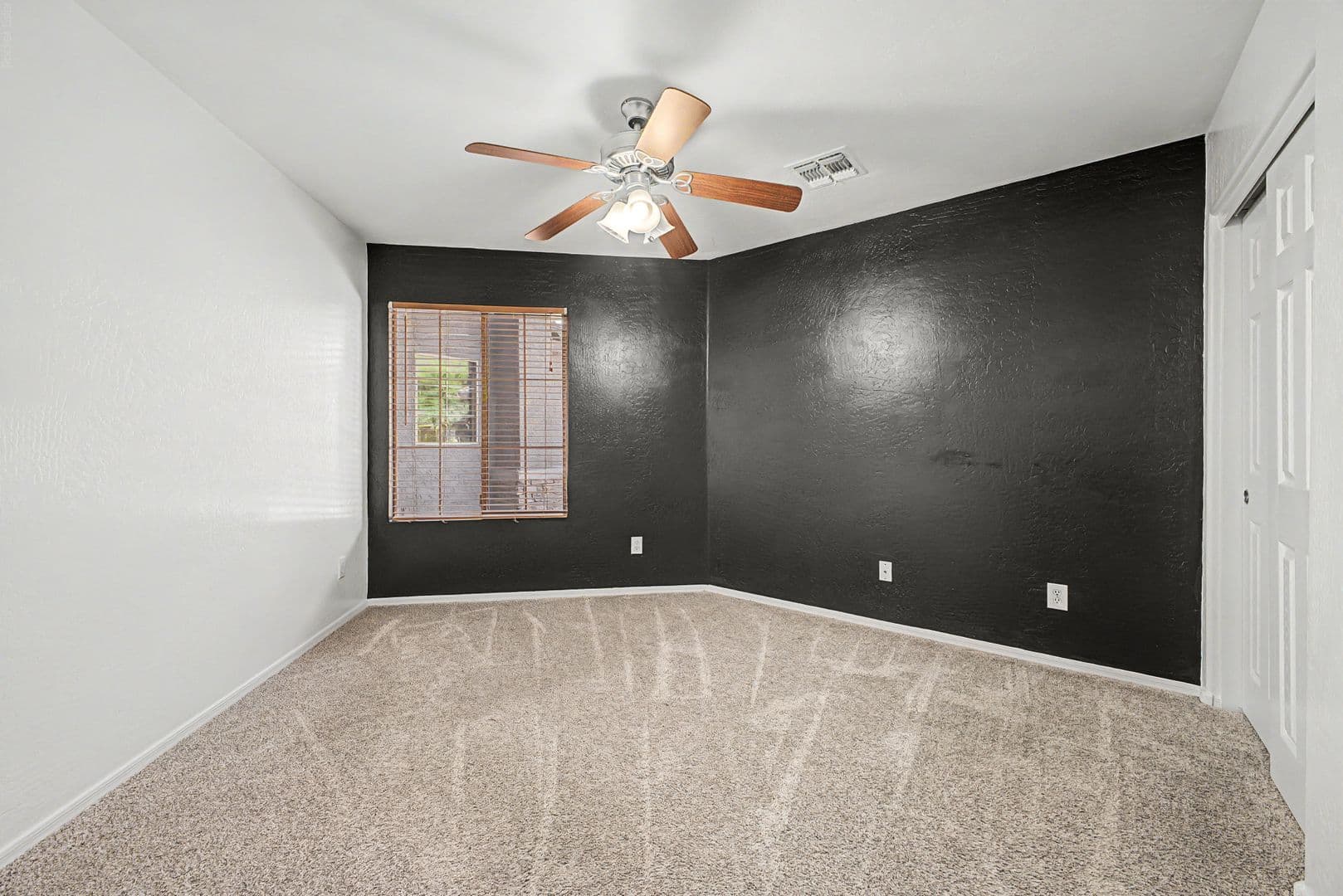 Avondale House: 614 S 111th Dr
