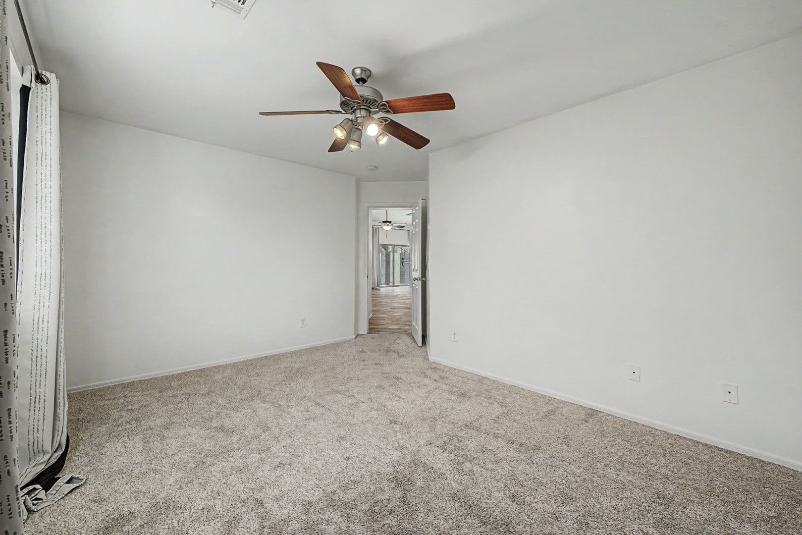 Avondale House: 614 S 111th Dr