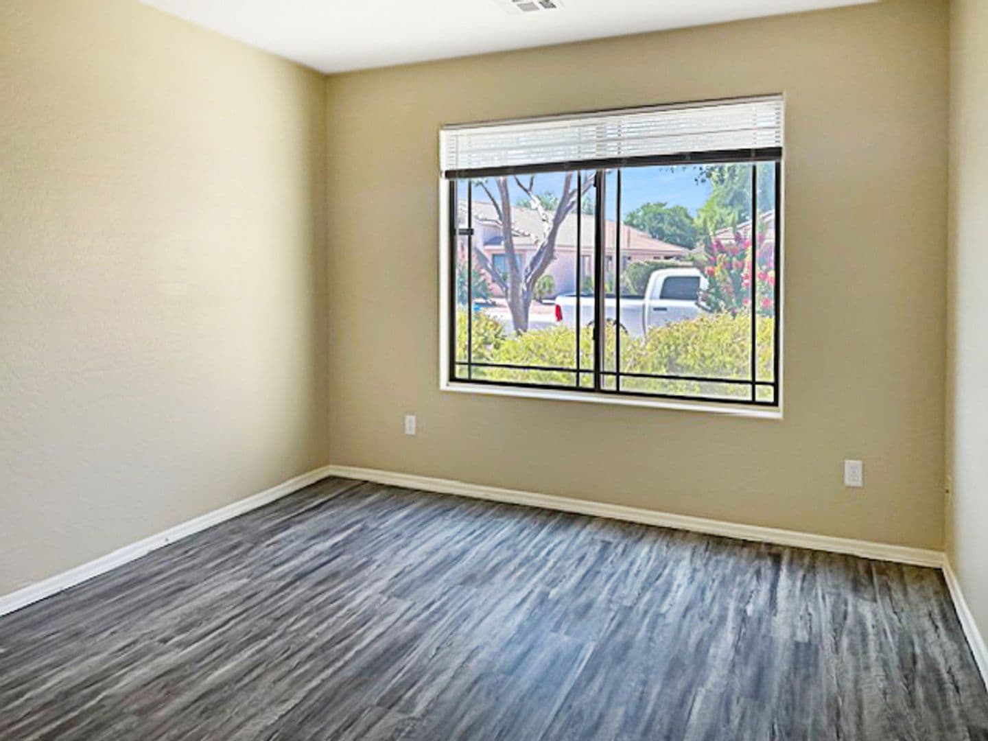 Surprise House: 13410 W Watson Lane