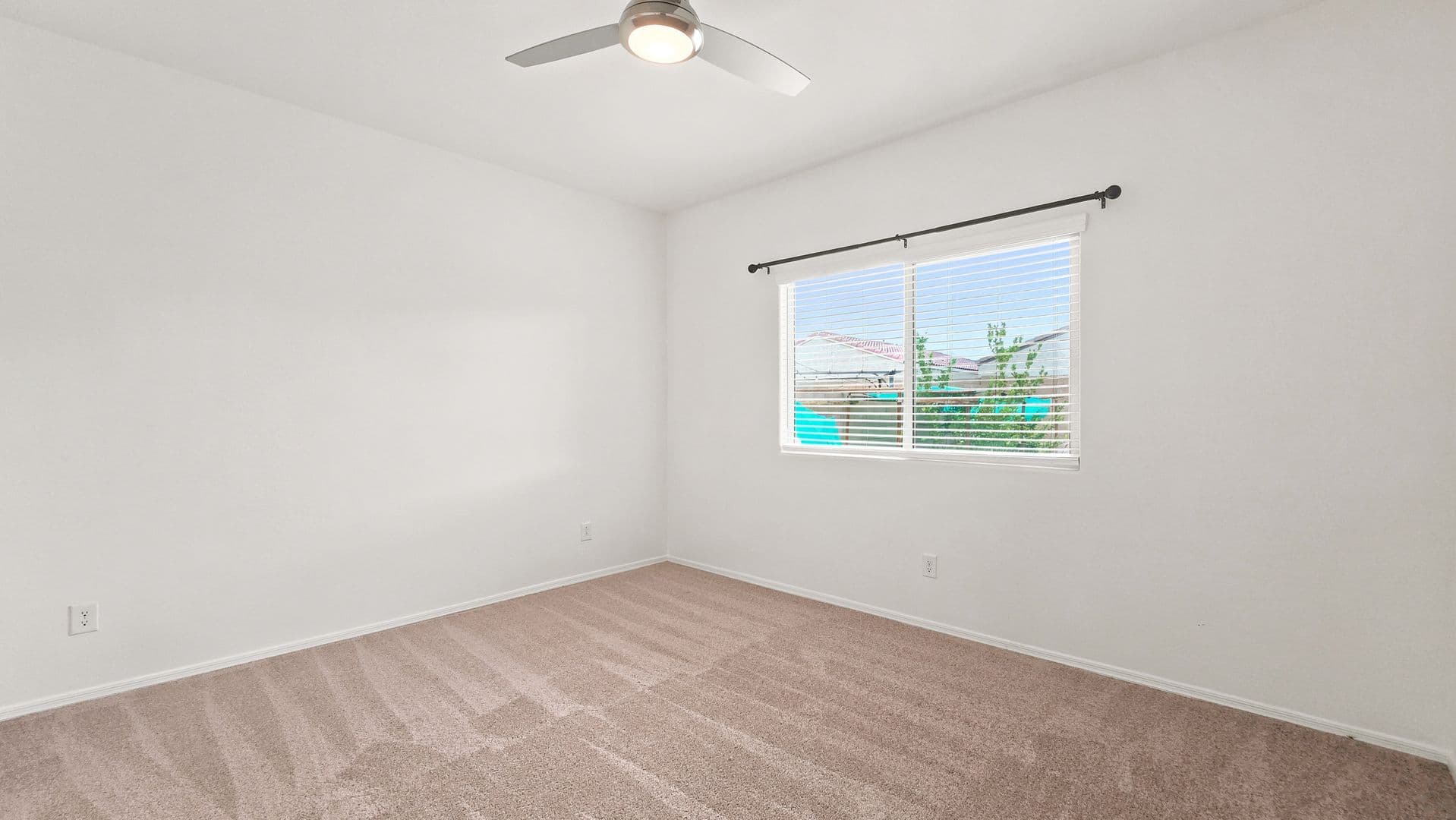 Glendale House: 12736 W Midway Ave