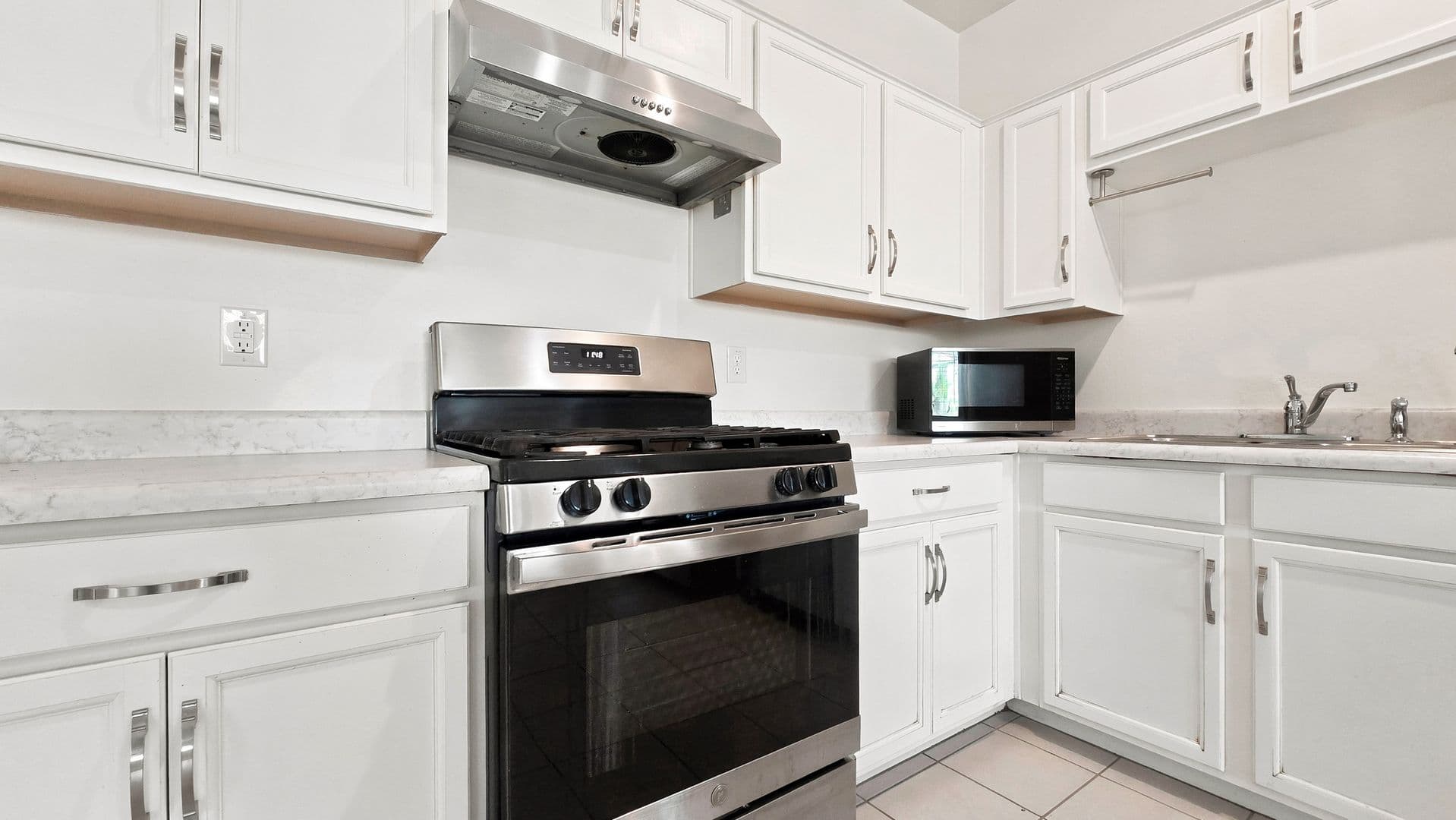 Glendale House: 12736 W Midway Ave