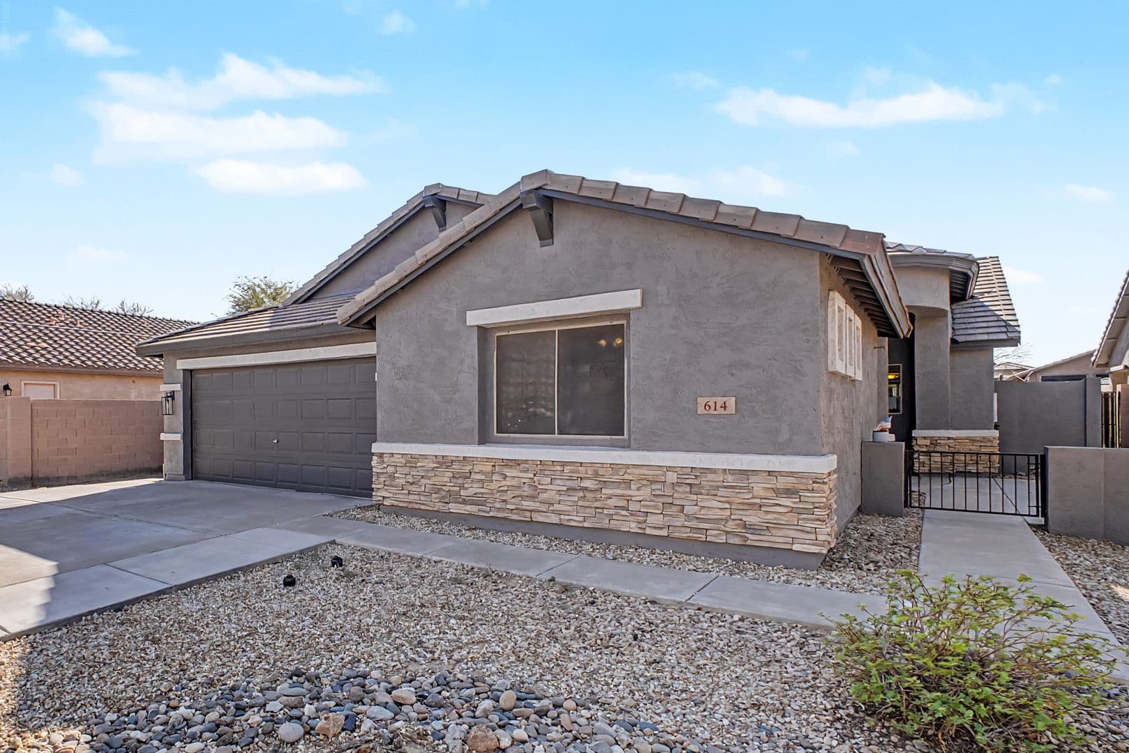 Avondale House: 614 S 111th Dr