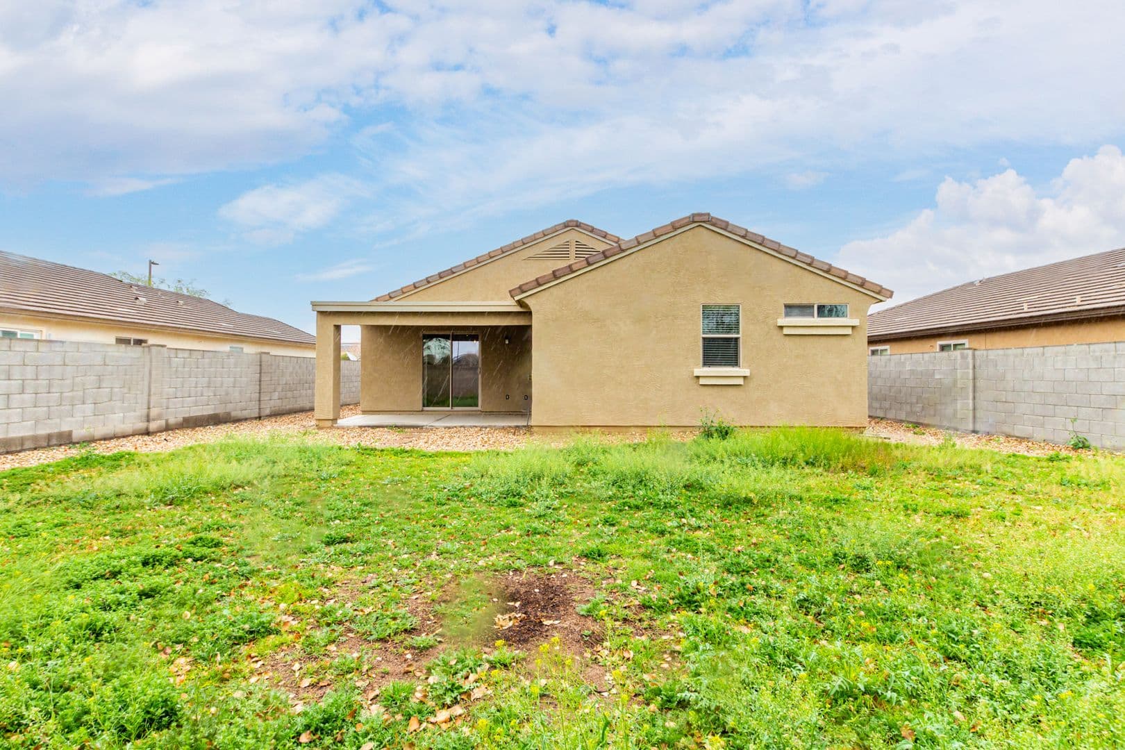 Goodyear House: 946 S 166th Ave