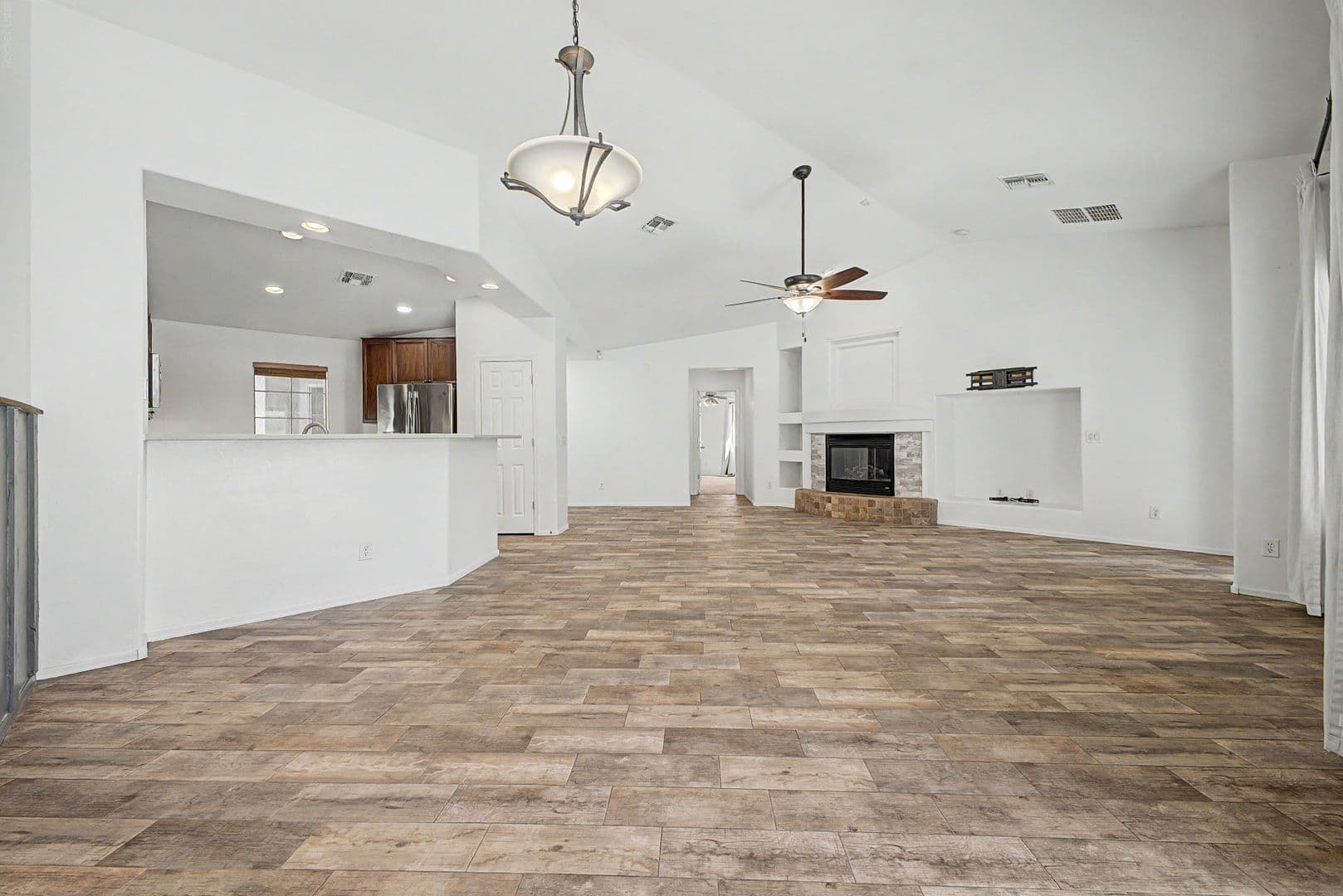 Avondale House: 614 S 111th Dr