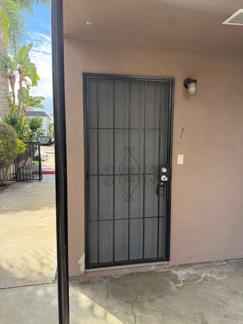 SAN DIEGO Apartment: 4874 SANTA CRUZ AVENUE #1-9