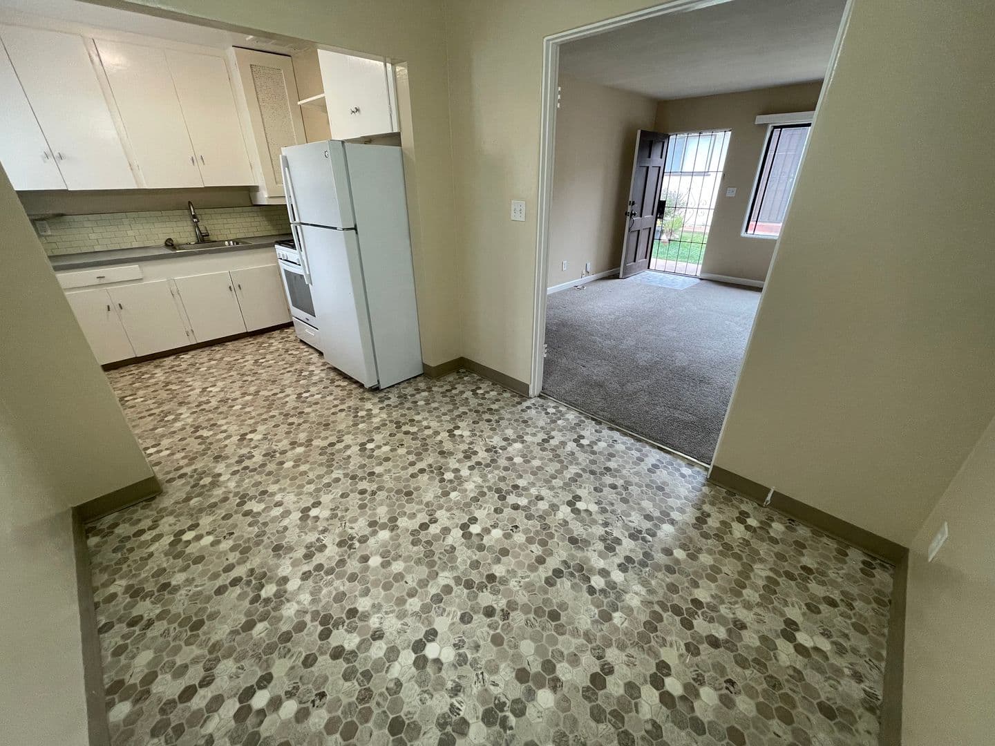 SAN DIEGO Apartment: 4837-4847 1/2 CORONADO AVENUE