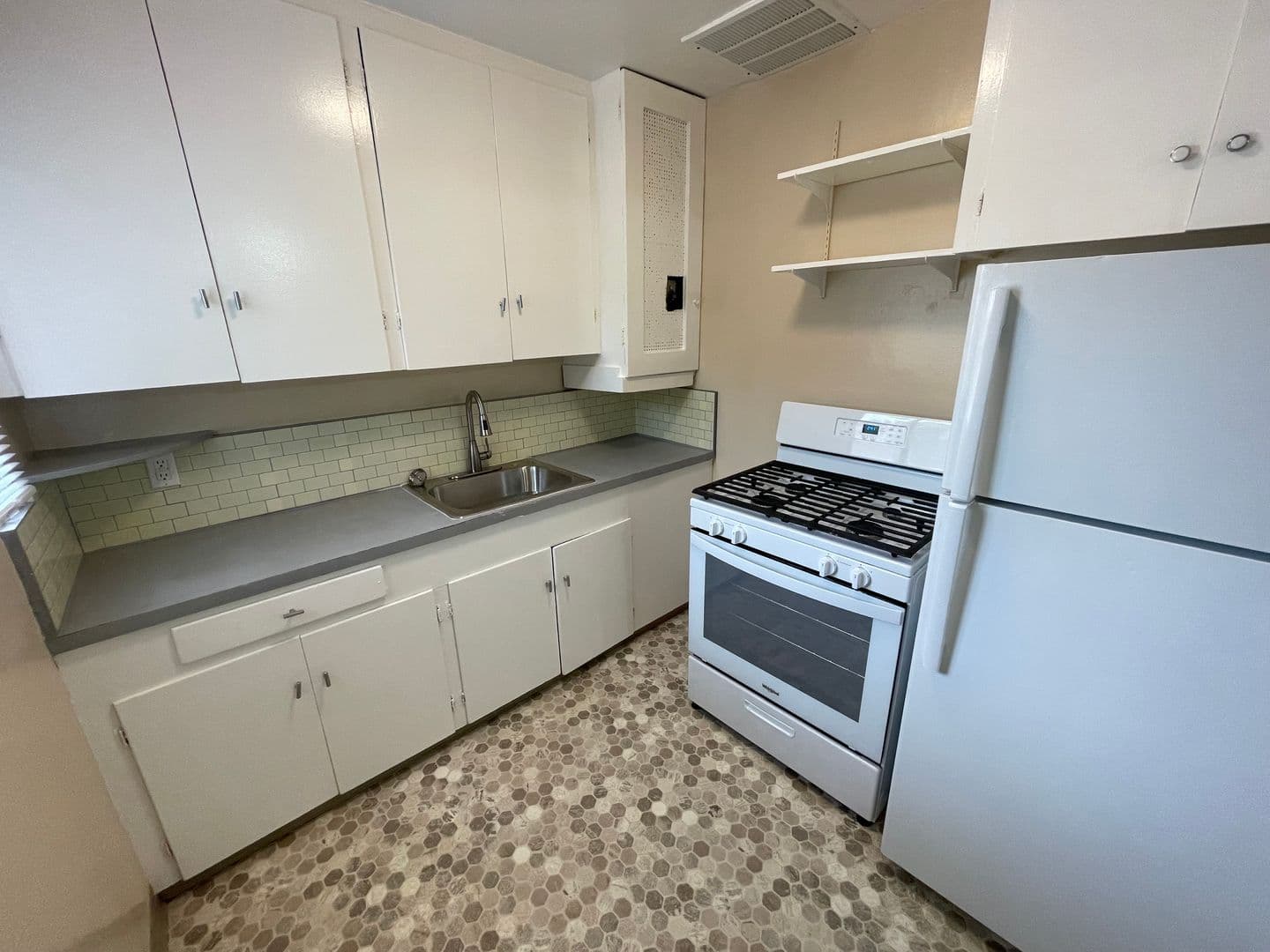SAN DIEGO Apartment: 4837-4847 1/2 CORONADO AVENUE