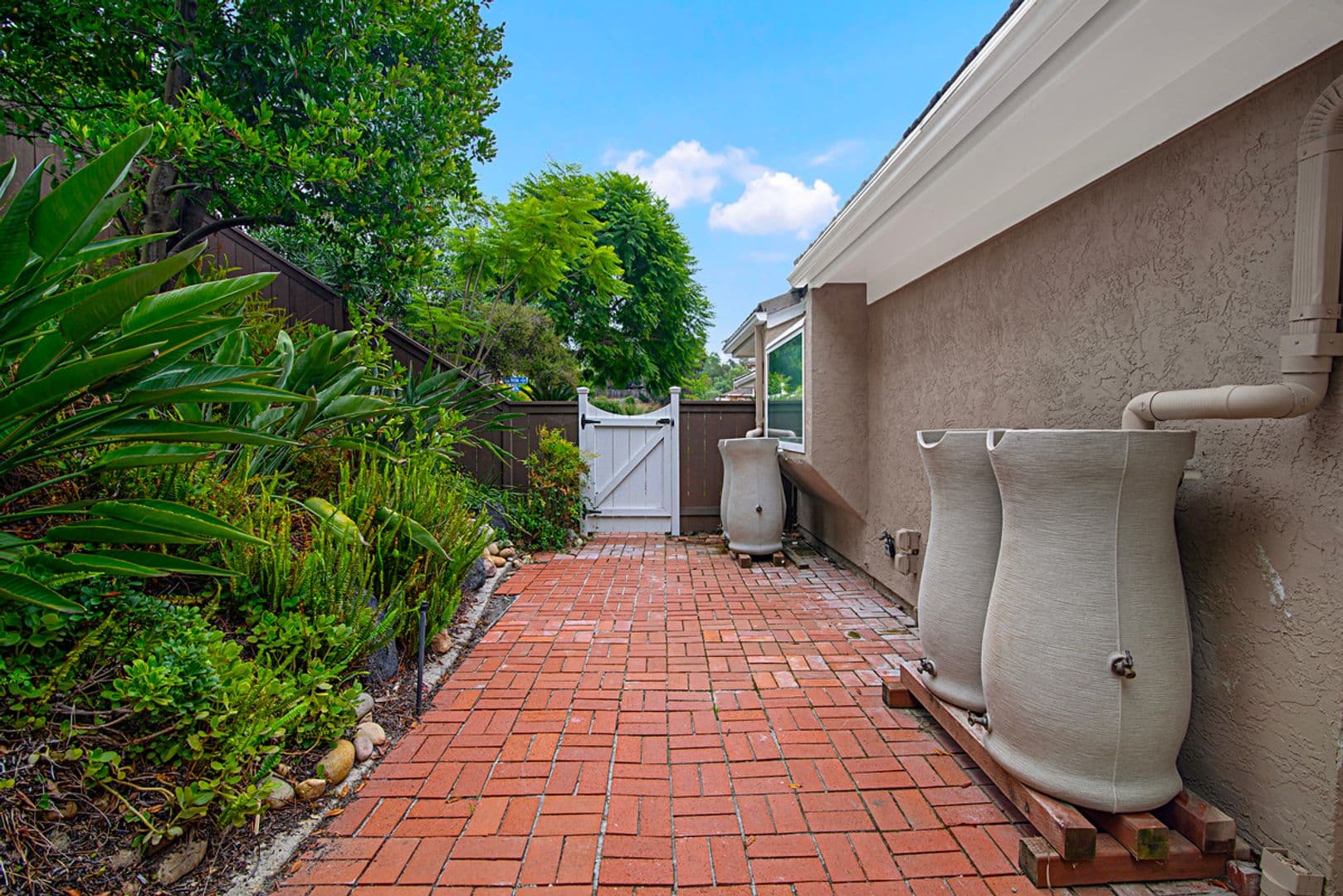 SAN DIEGO House: 10485 LA VITA COURT