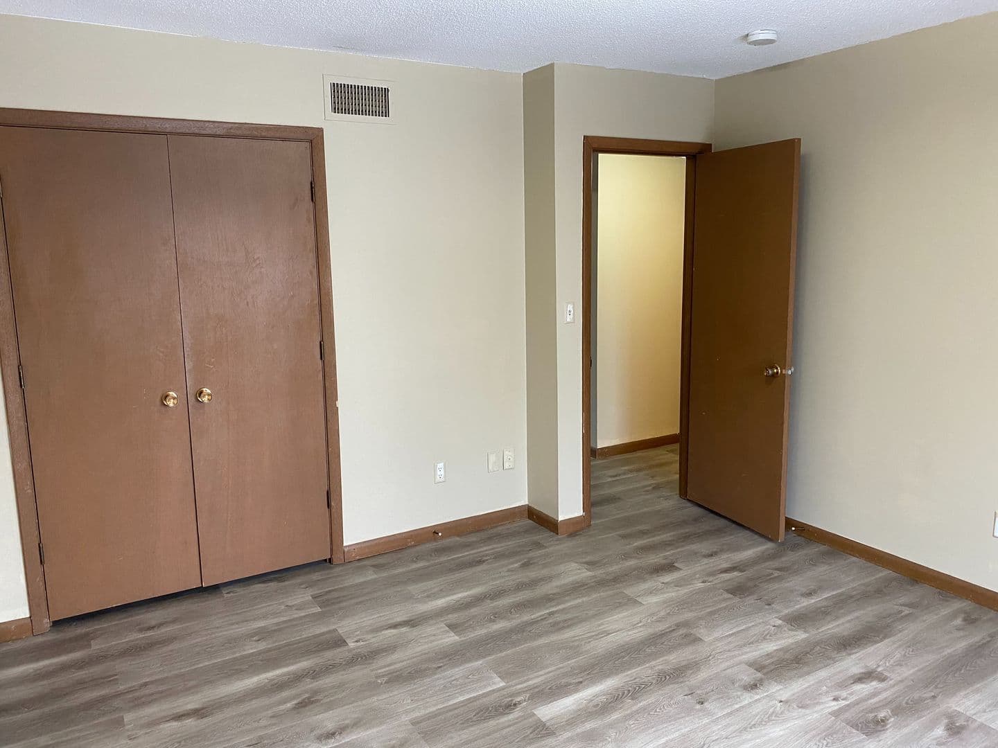 Rochester Apartment: 417-423 27th ST NE