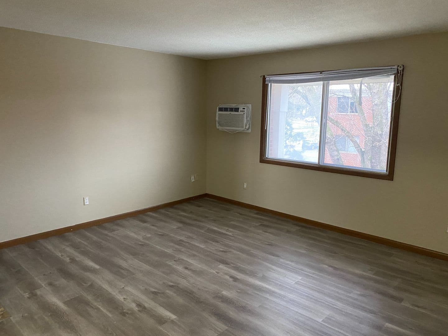 Rochester Apartment: 417-423 27th ST NE