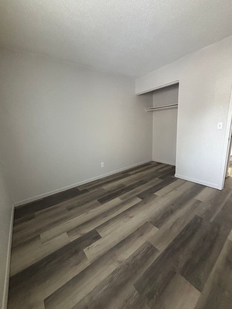 Waterloo Apartment: 405 W Donald St