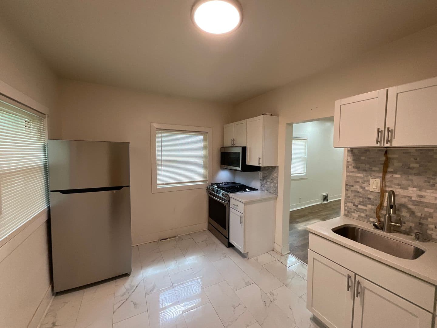 Milwaukee House: 2564 N Hubbard St