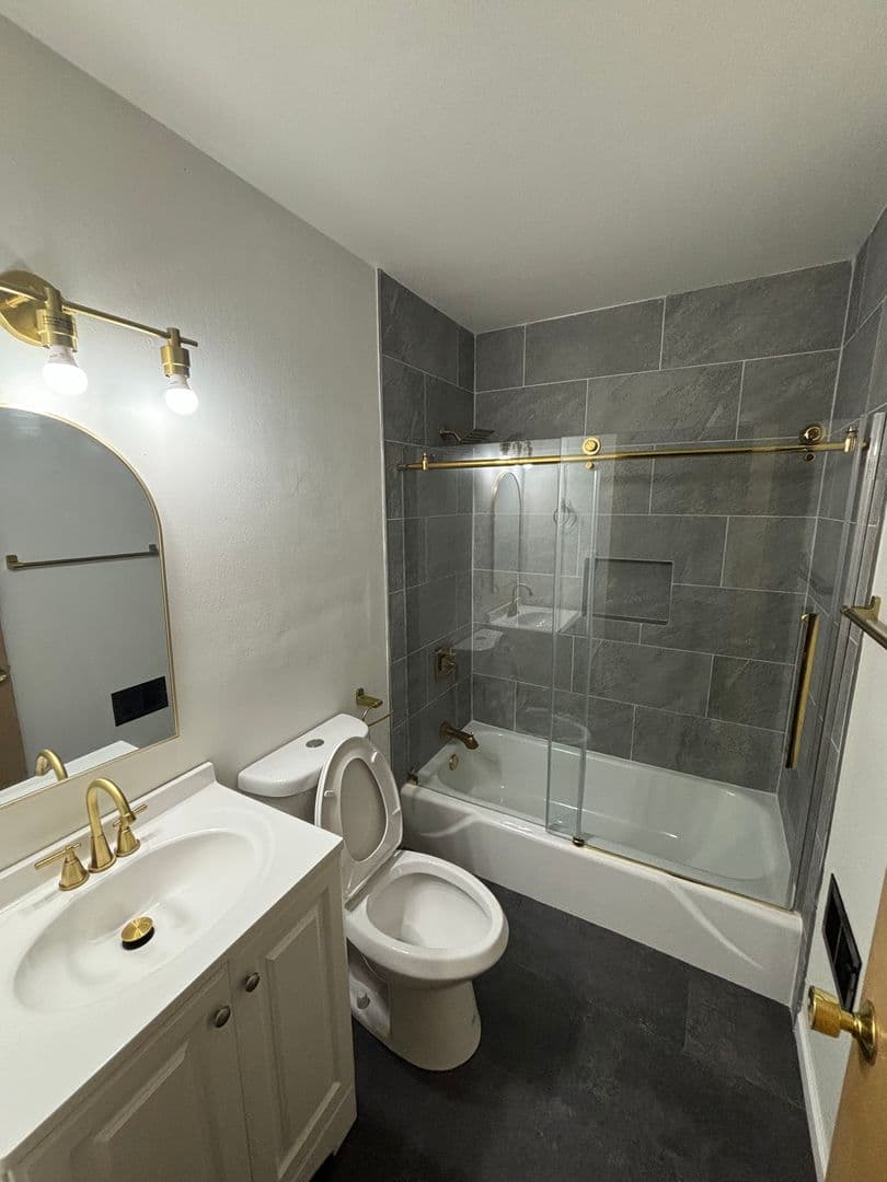Wauwatosa Apartment: 1336 N 116th St