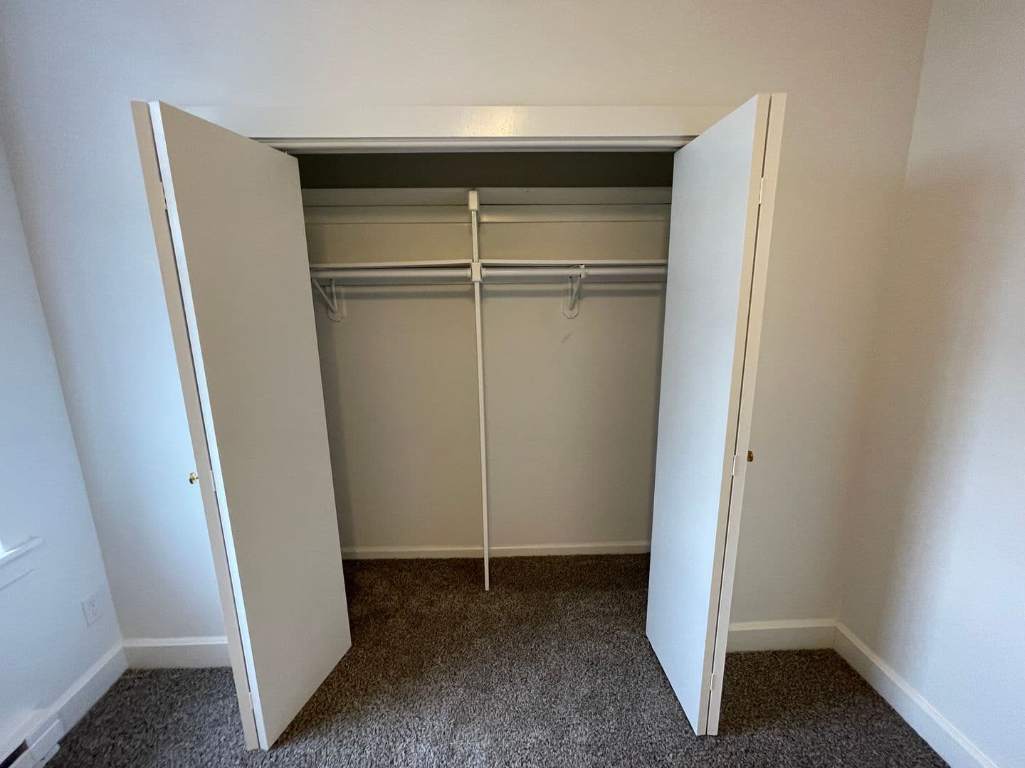 Waukesha Apartment: 916 Clinton St