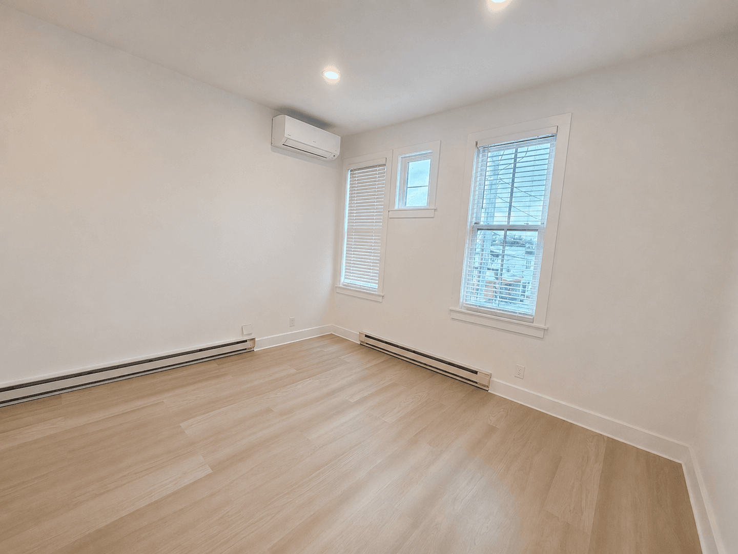 Waukesha Apartment: 916 Clinton St